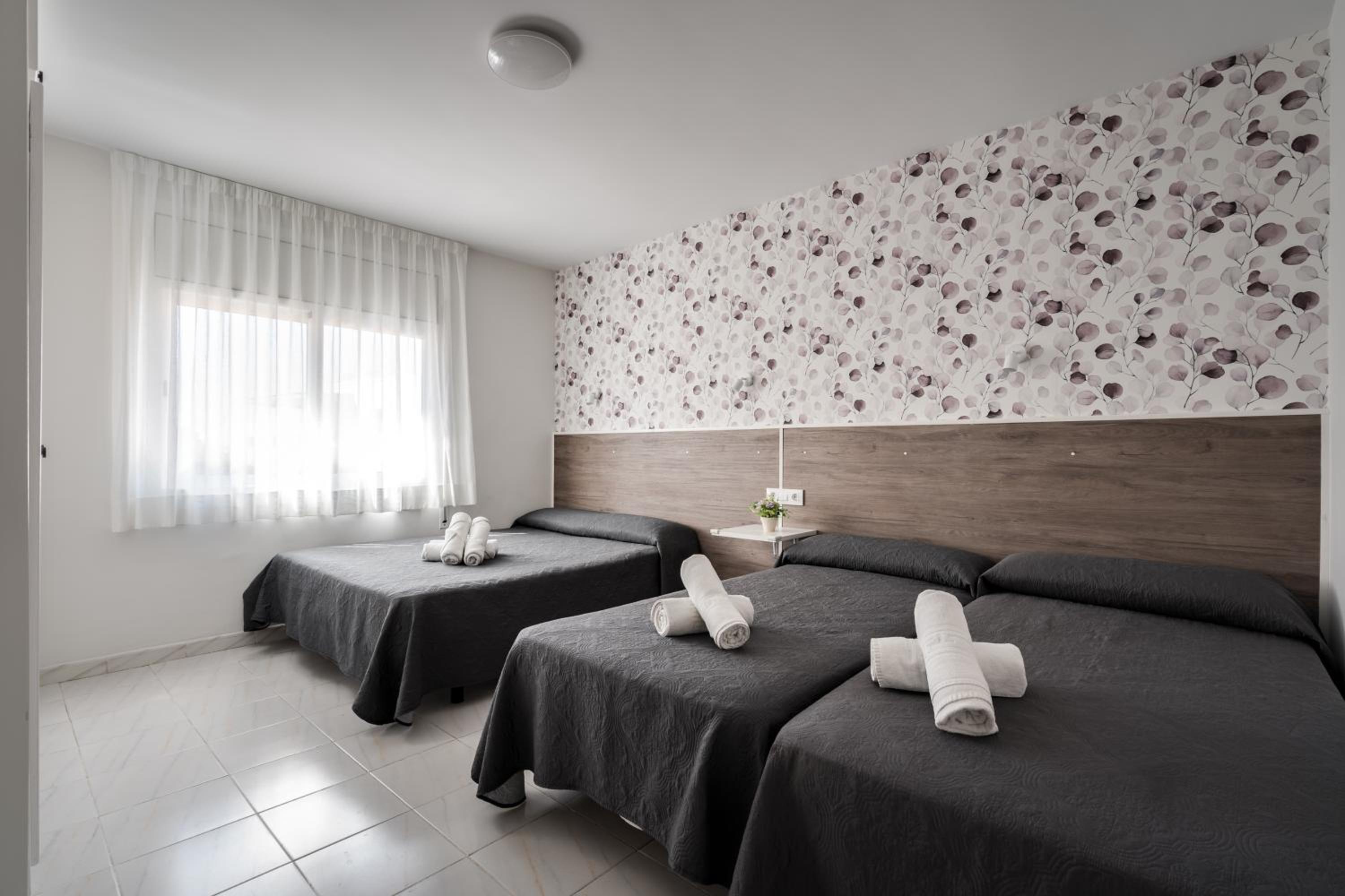 Family Room (2 Adults + 2 Children)