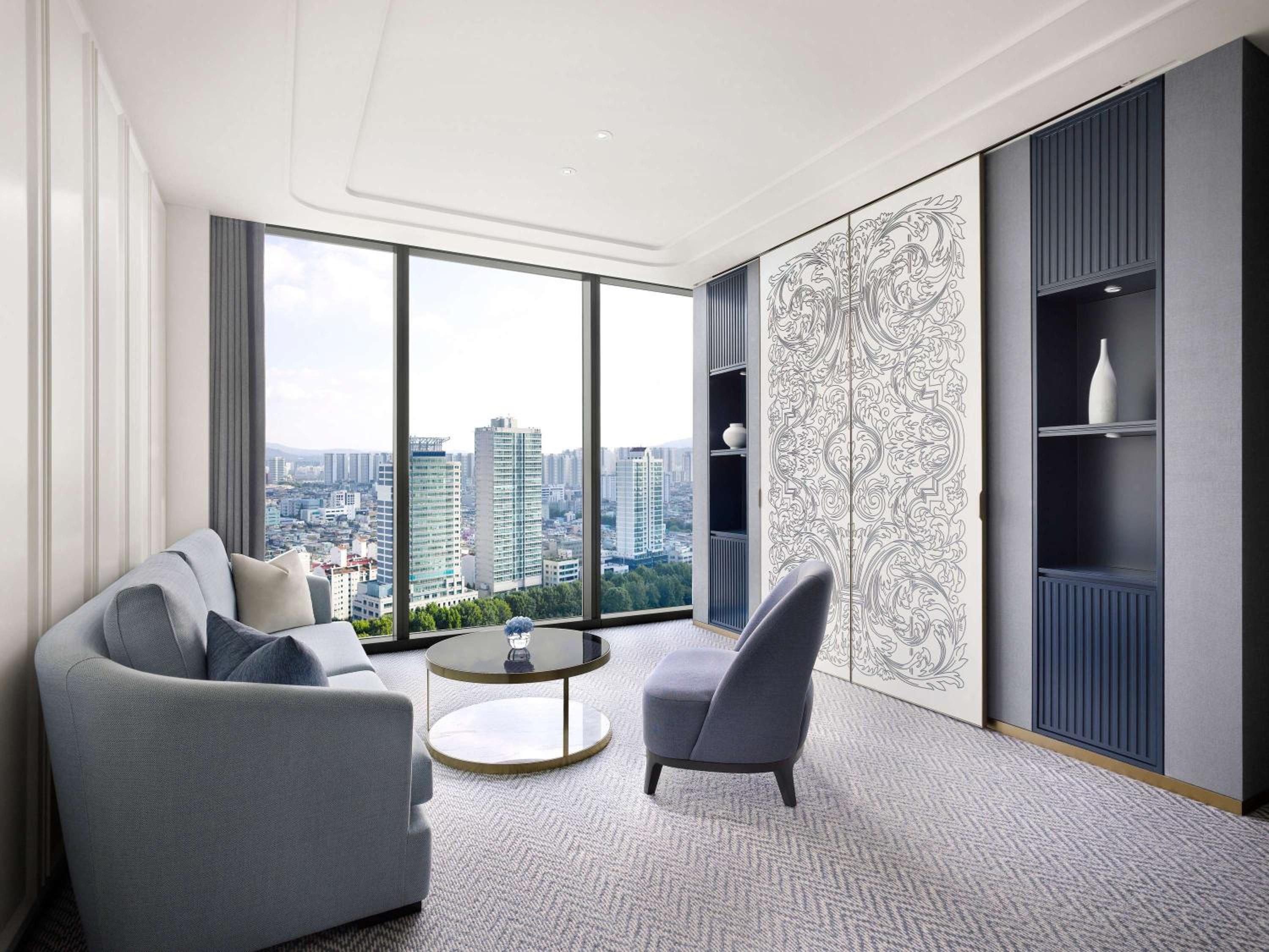 Prestige Suite with Club Millésime Access, 1 King Size Bed, Lake View