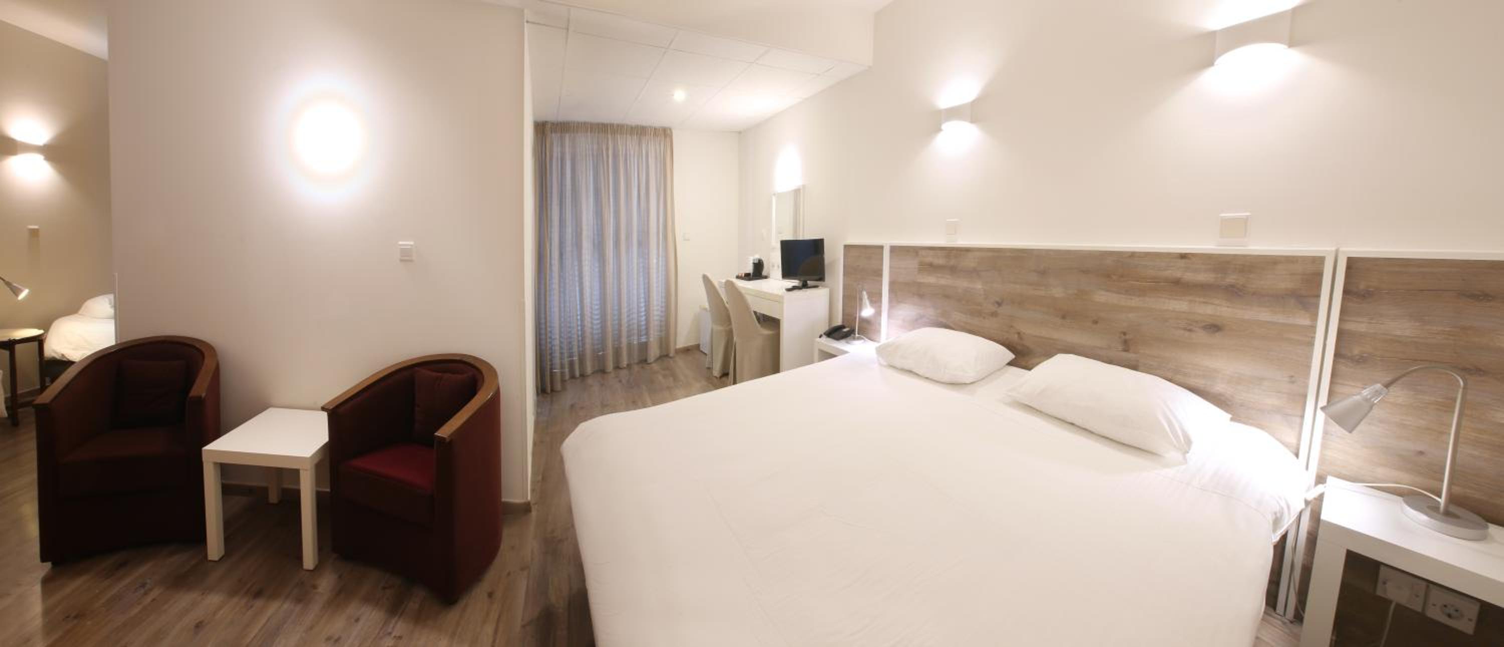 Family Room (2 Adults + 2 Children)