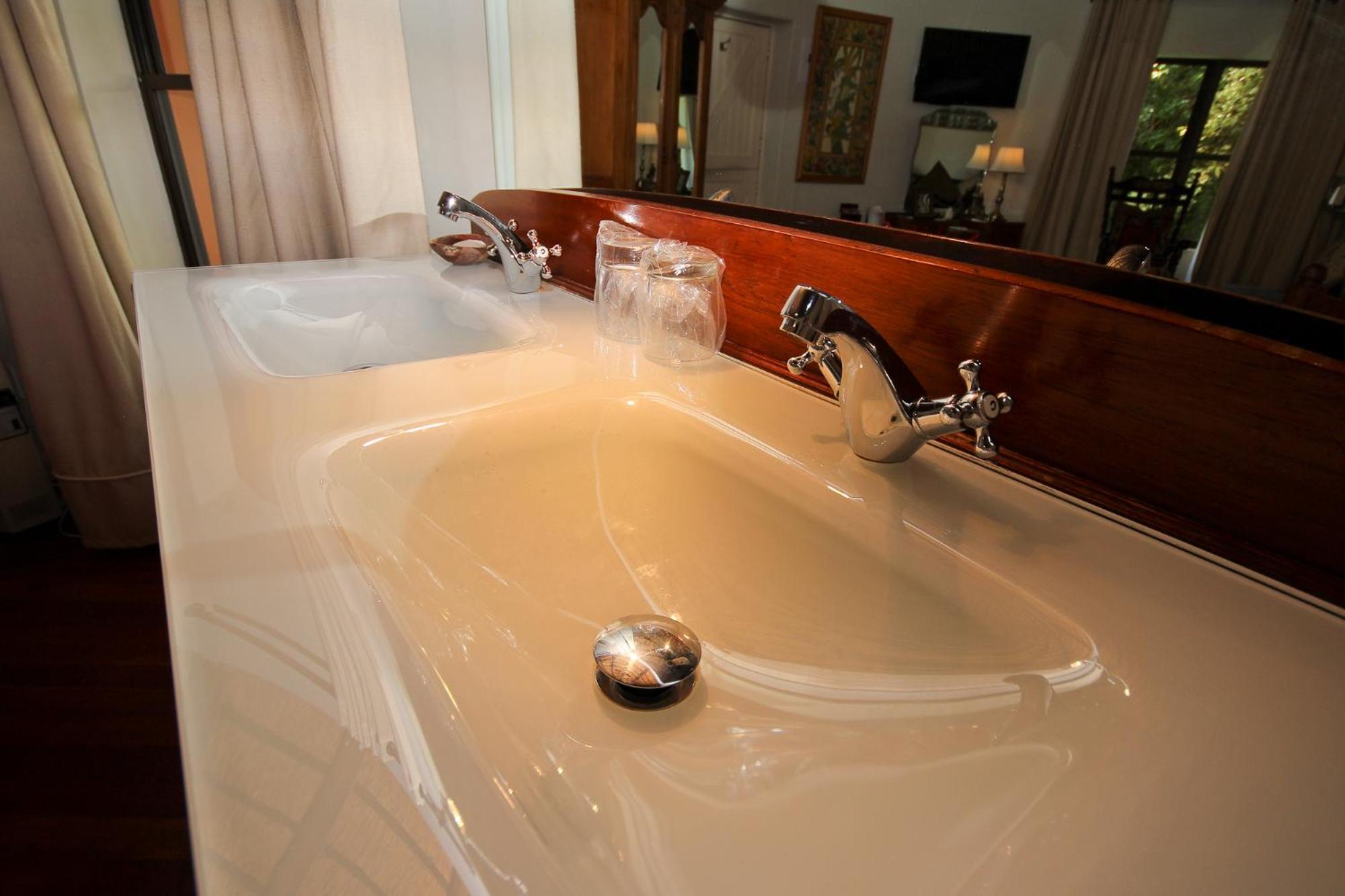 Luxury African Hut Double