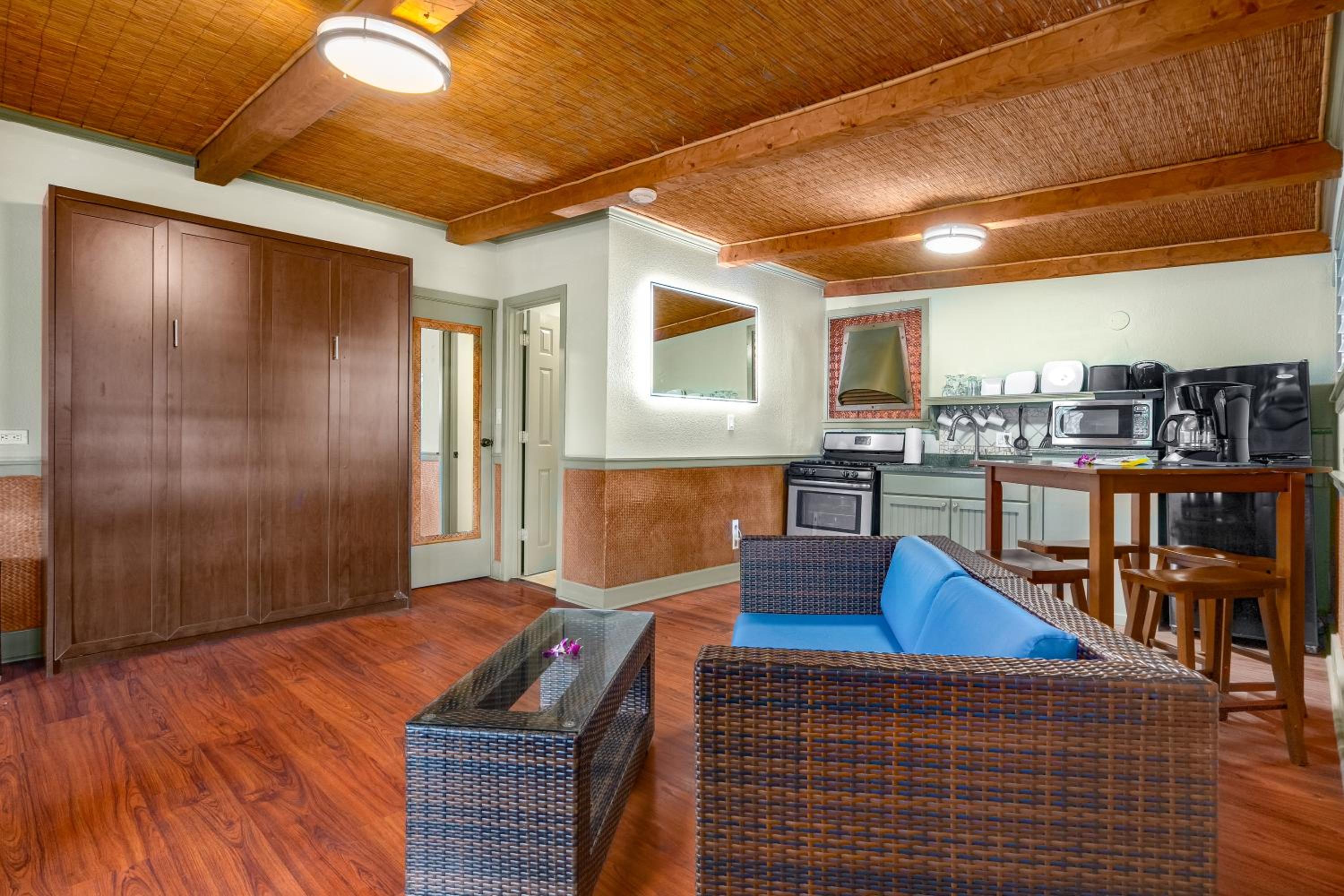 One-Bedroom Suite with Mountain View