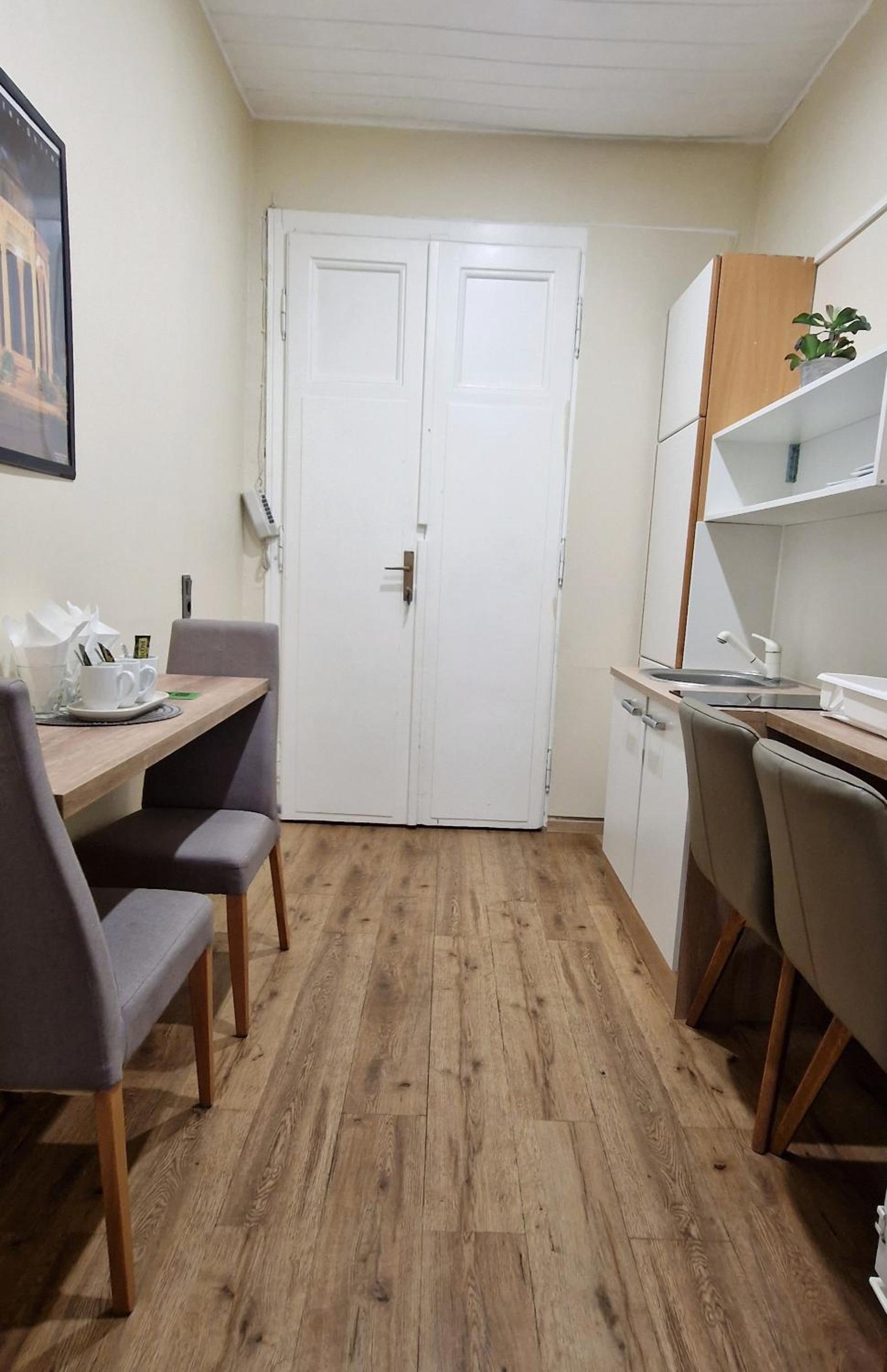 Apartment (3 Adults)