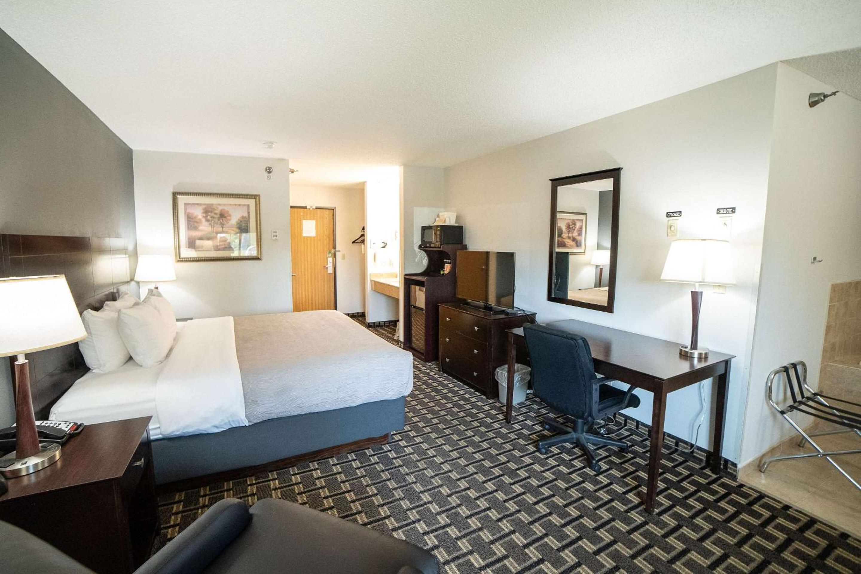 King Suite - Non-Smoking