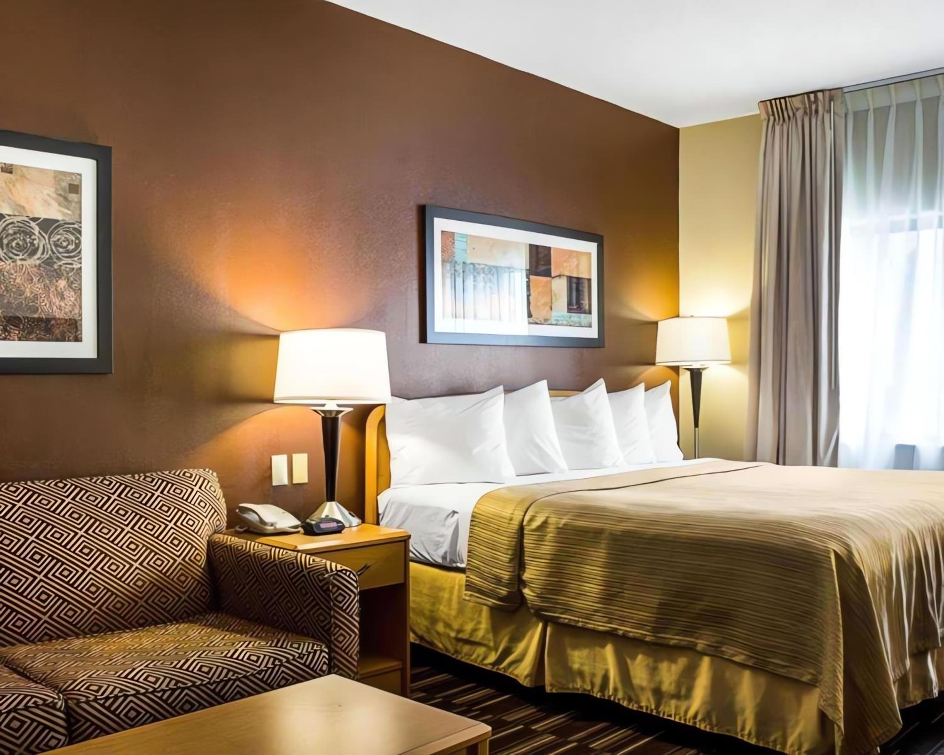 King Suite with Sofabed - Accessible/Non Smoking