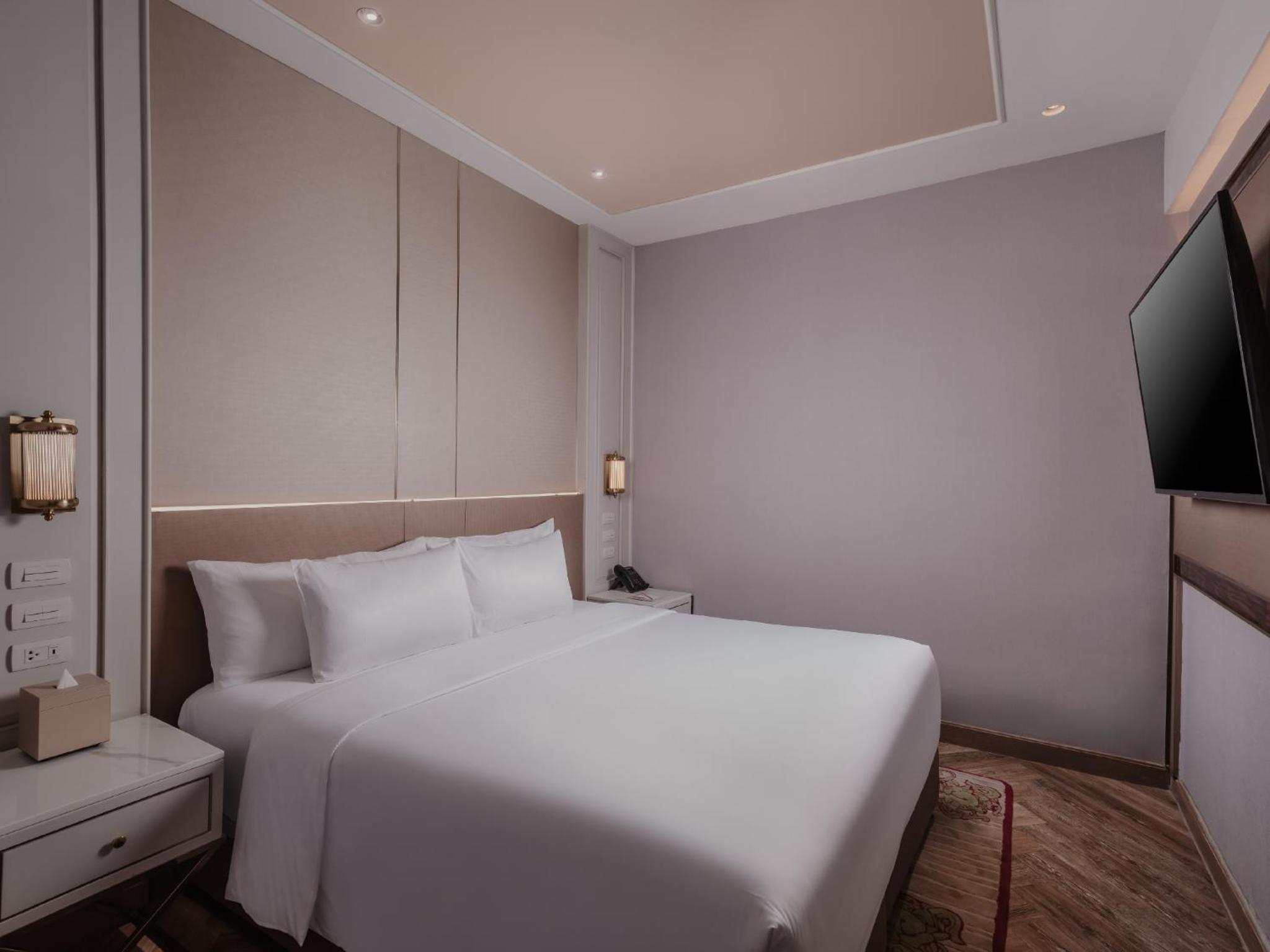 Executive Studio with Club Lounge Access