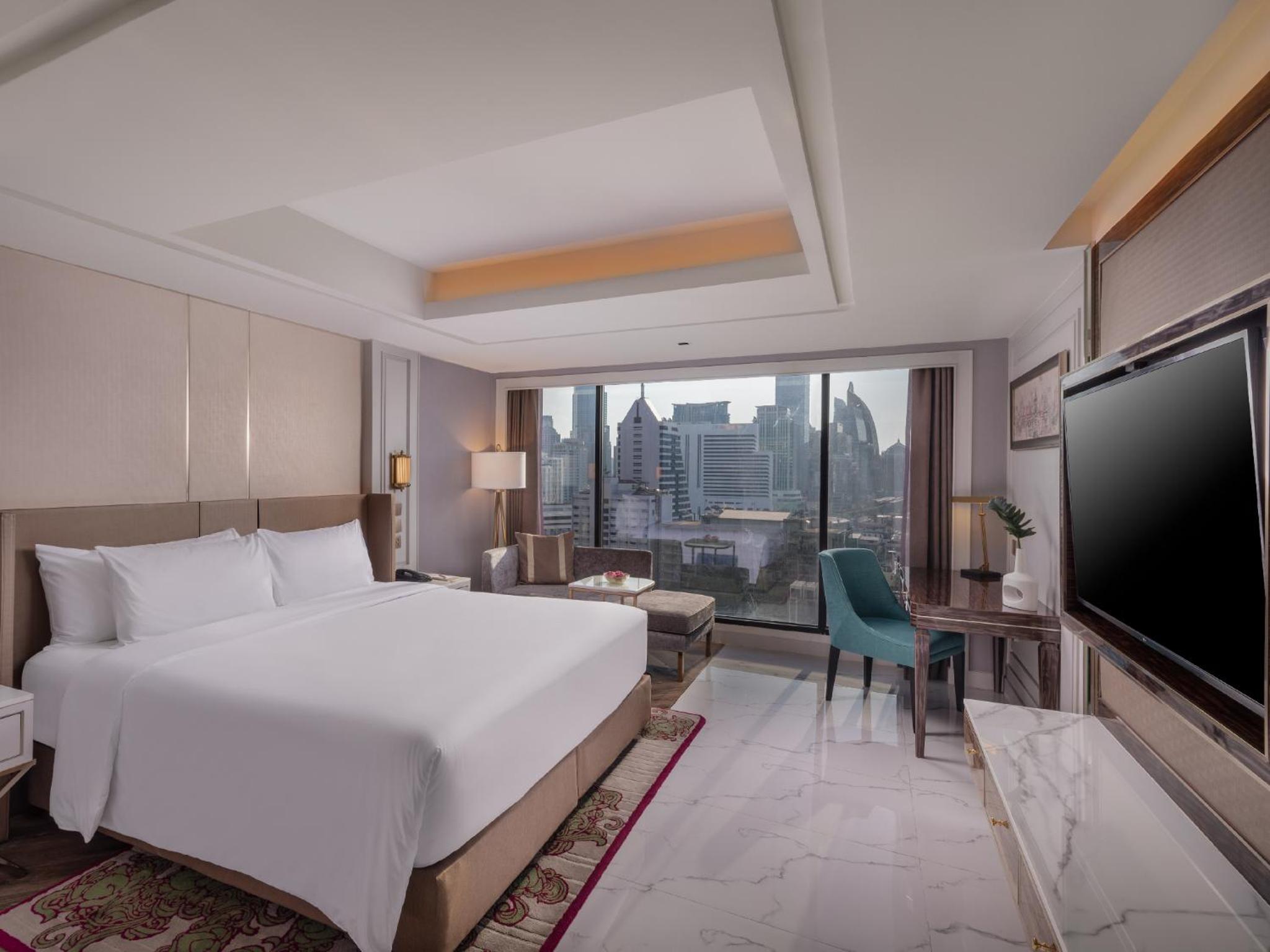 Premier King room with City View
