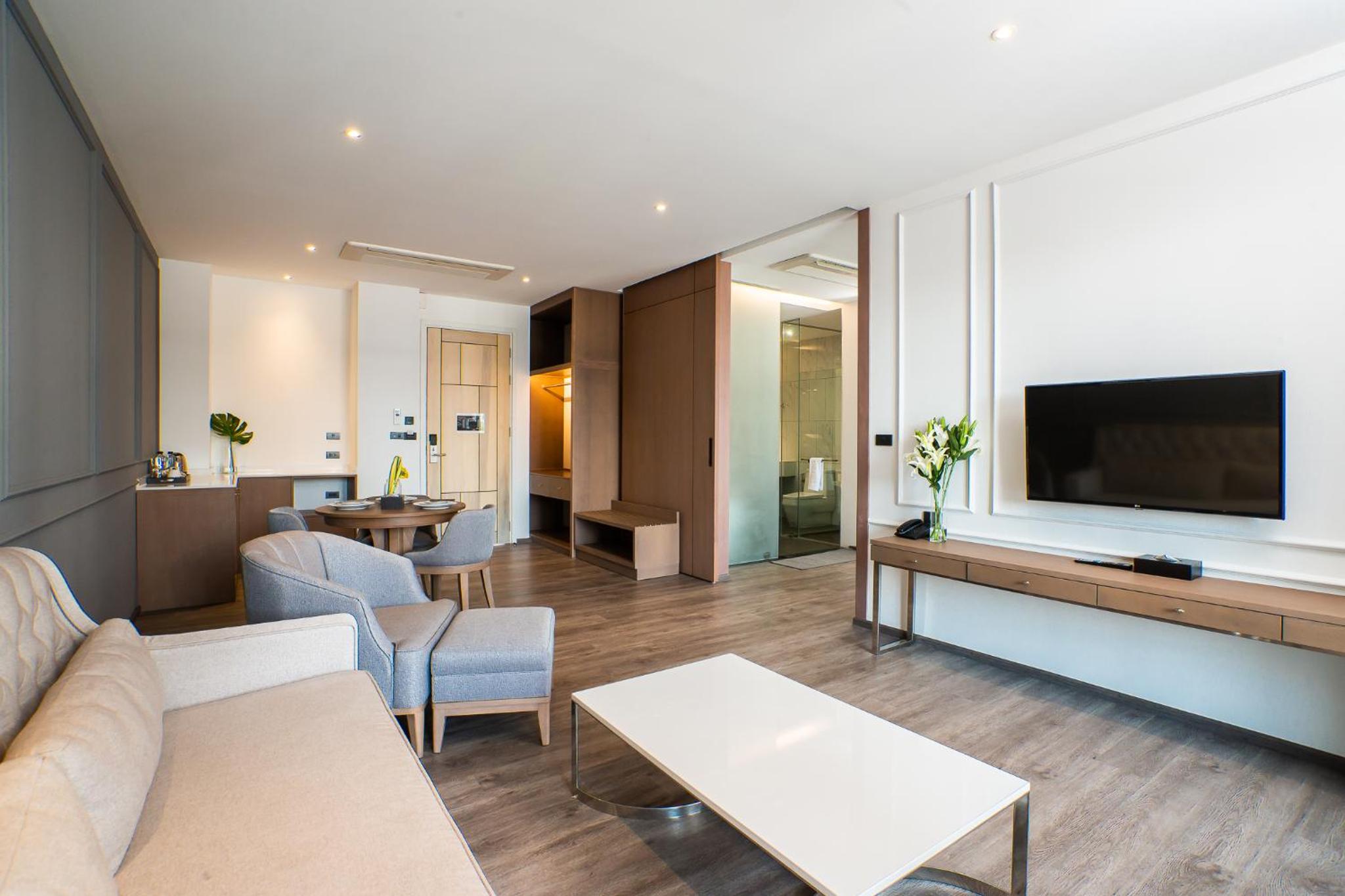 One-Bedroom Suite with Pool View