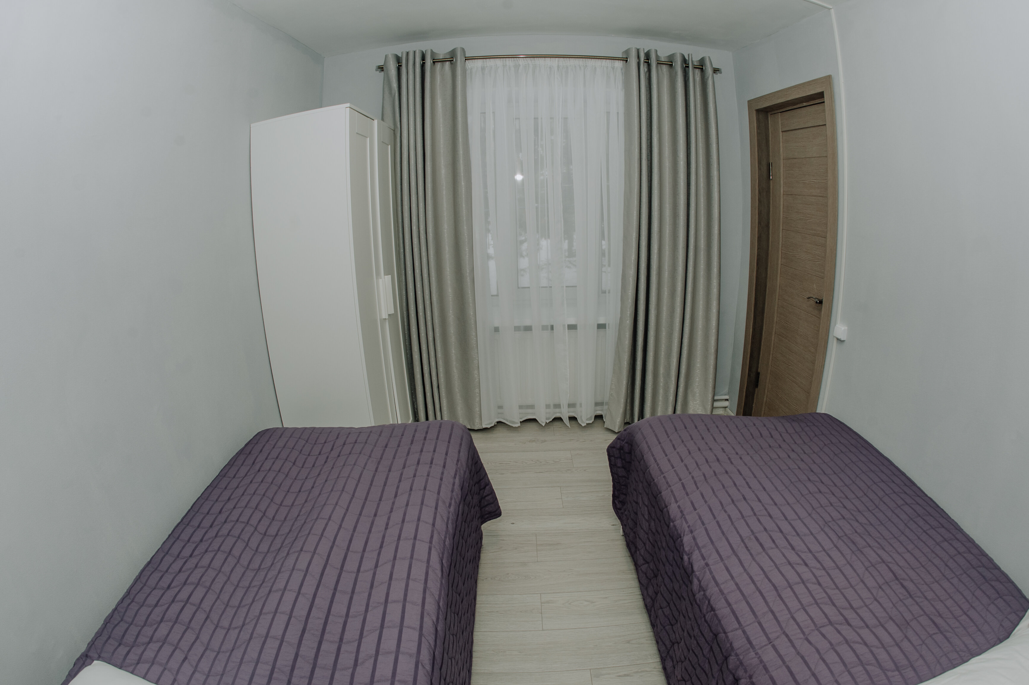 Семейный номер с видом на сад