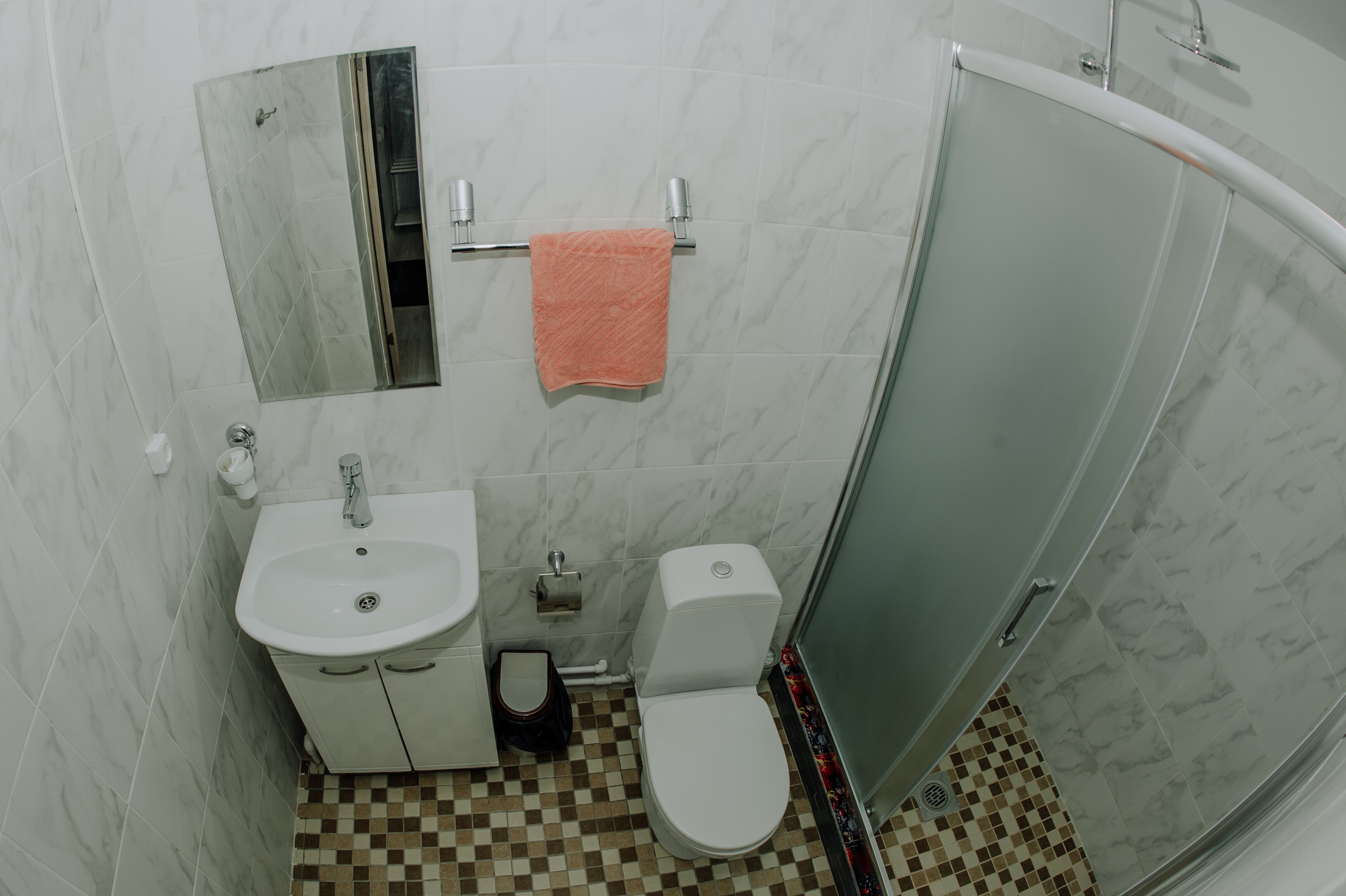 Семейный номер с видом на озеро