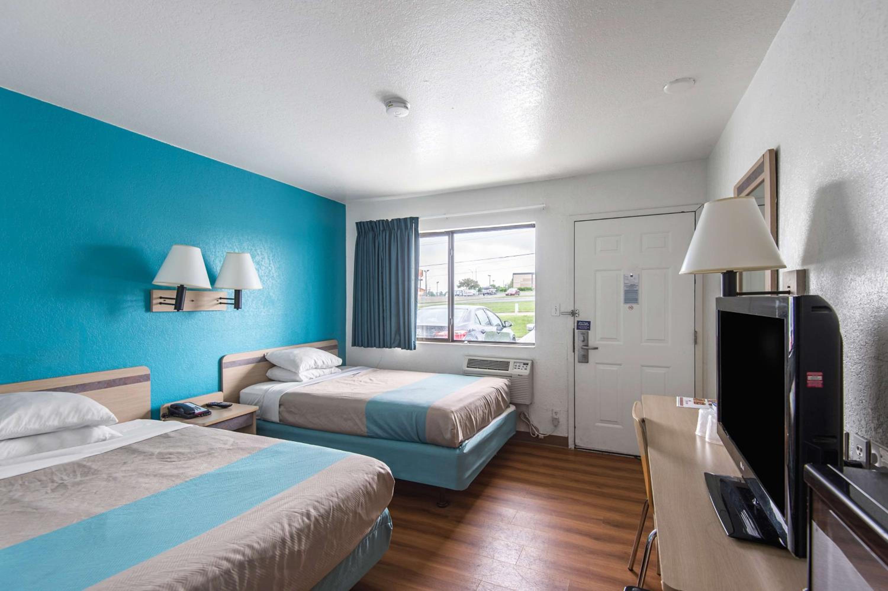 Quadruple Room - Disability Access - Roll in Shower