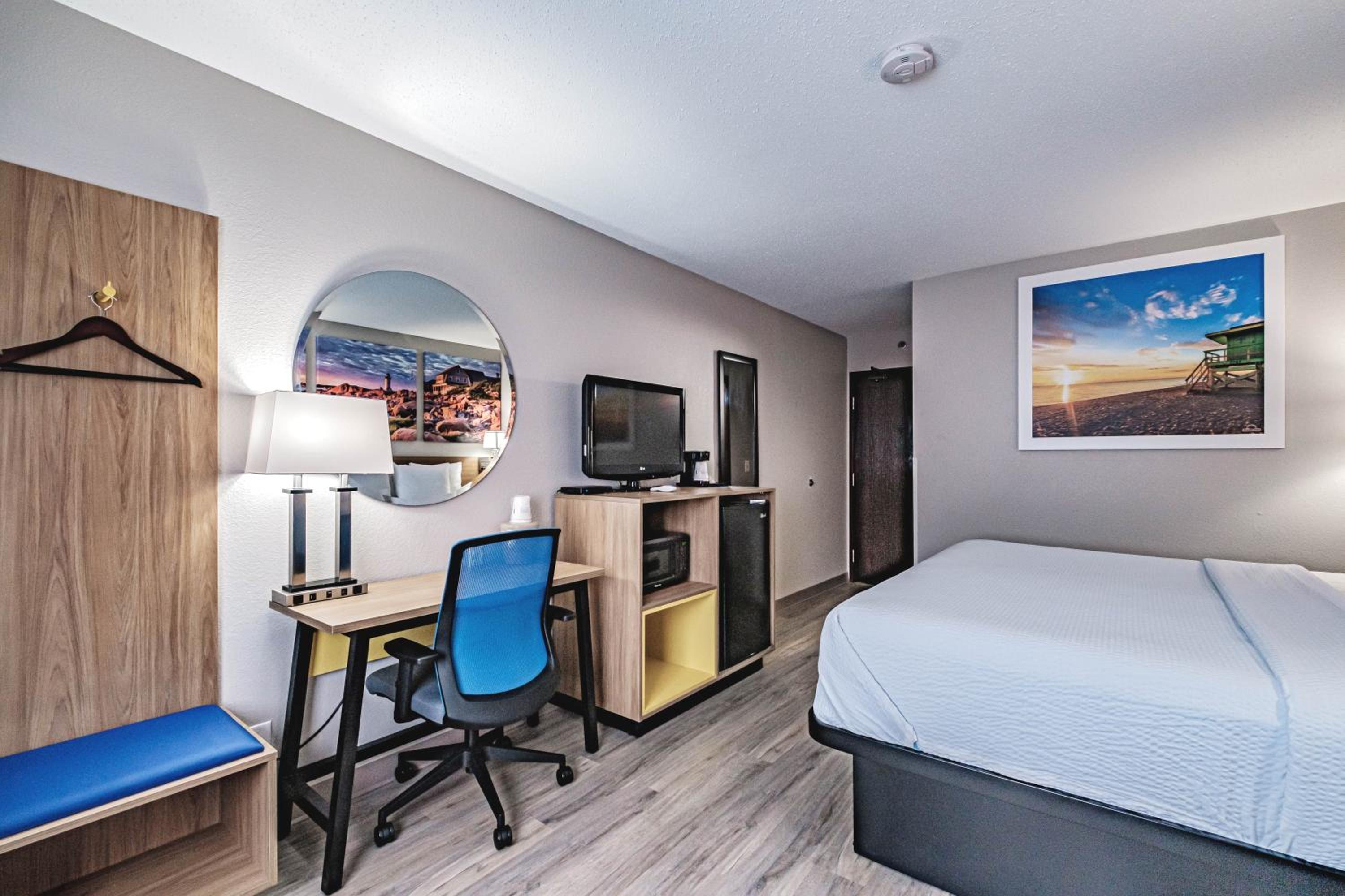 Standard Room with King Bed - Non-Smoking