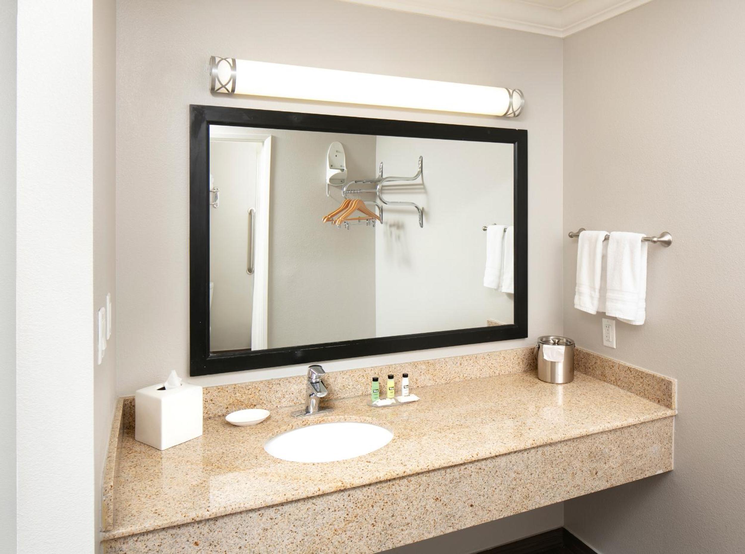 Queen Room - Non-Smoking