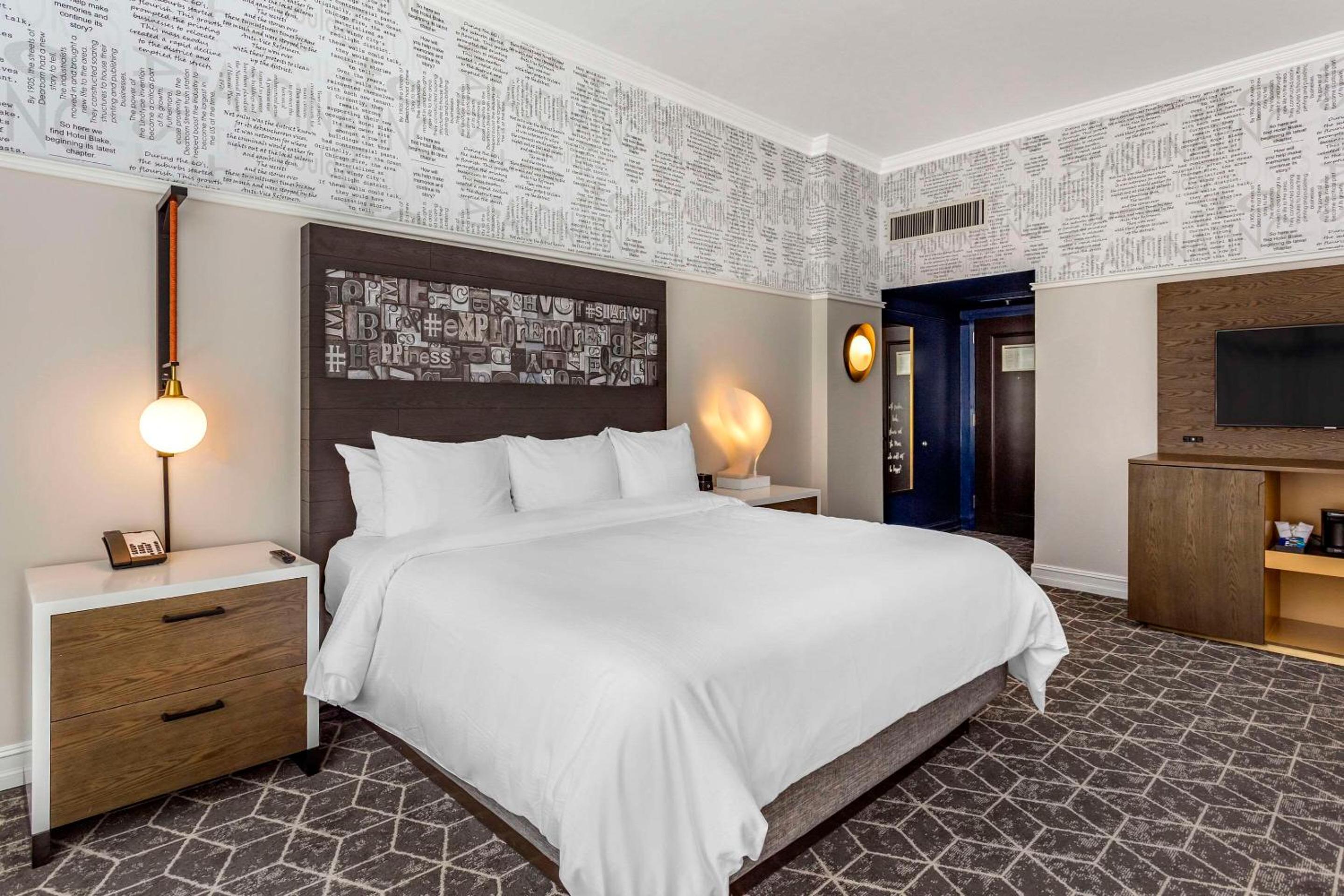 King Suite - Non-Smoking