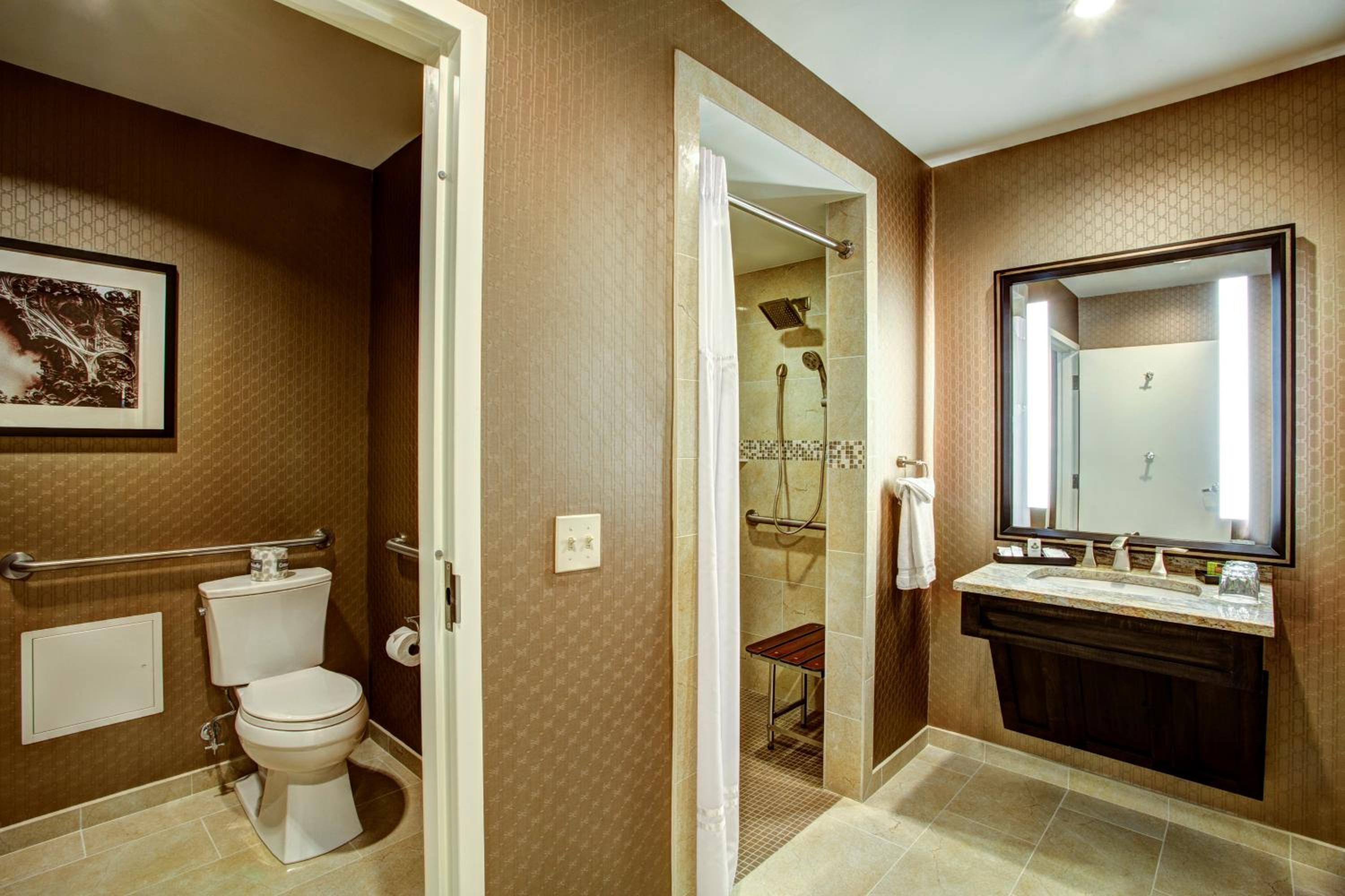 Classic Queen Room with Two Queen Beds