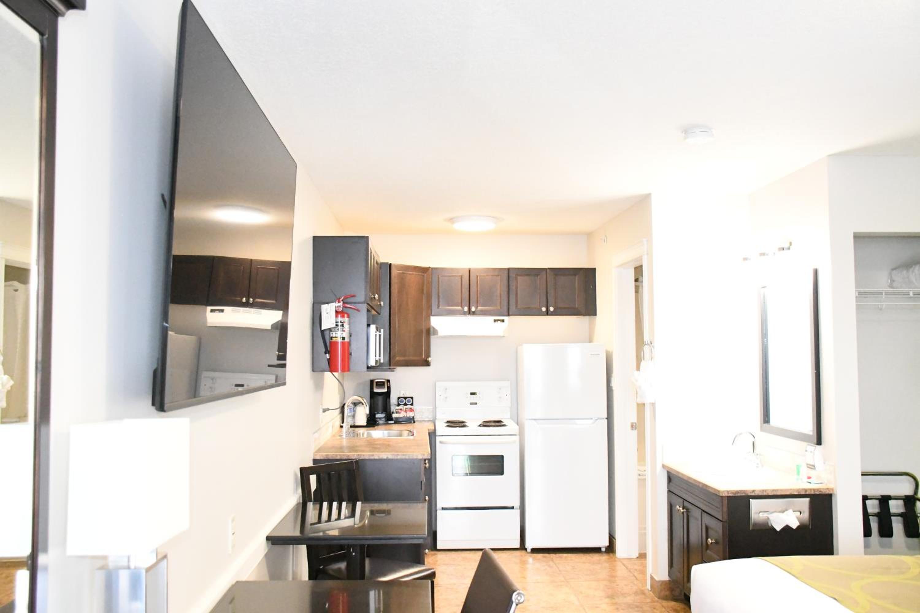 Deluxe King Room - Non-Smoking