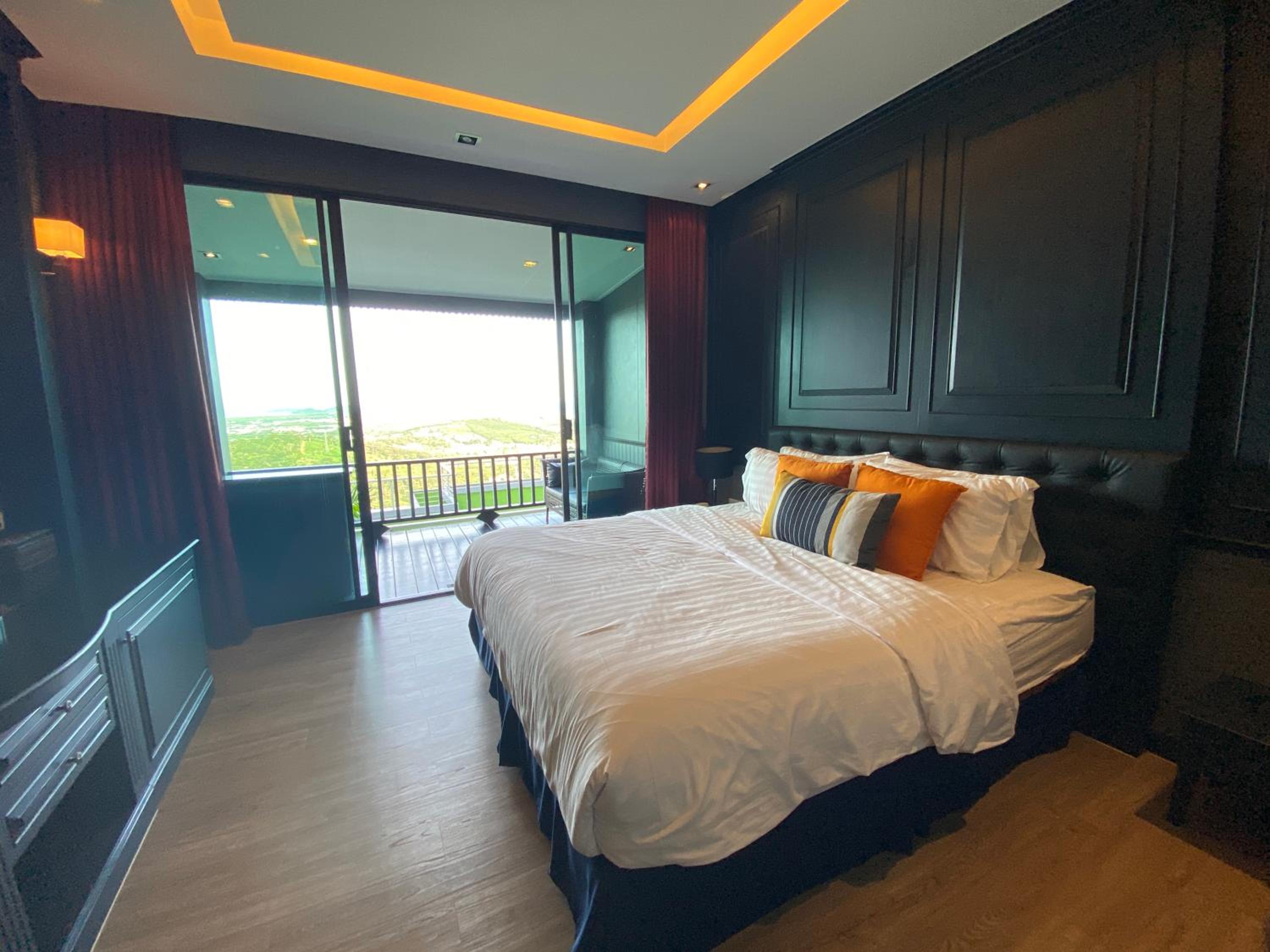 Deluxe Double Room with Balcony and Sea View