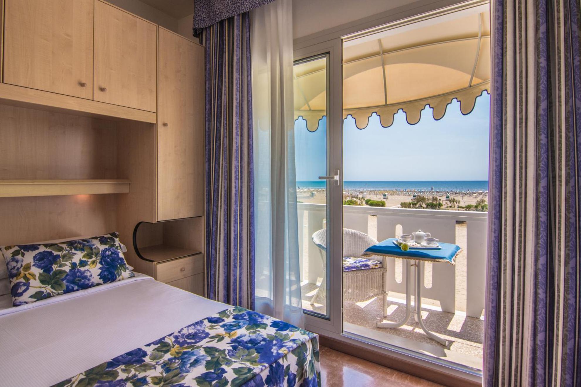 Triple Room with Front Sea View