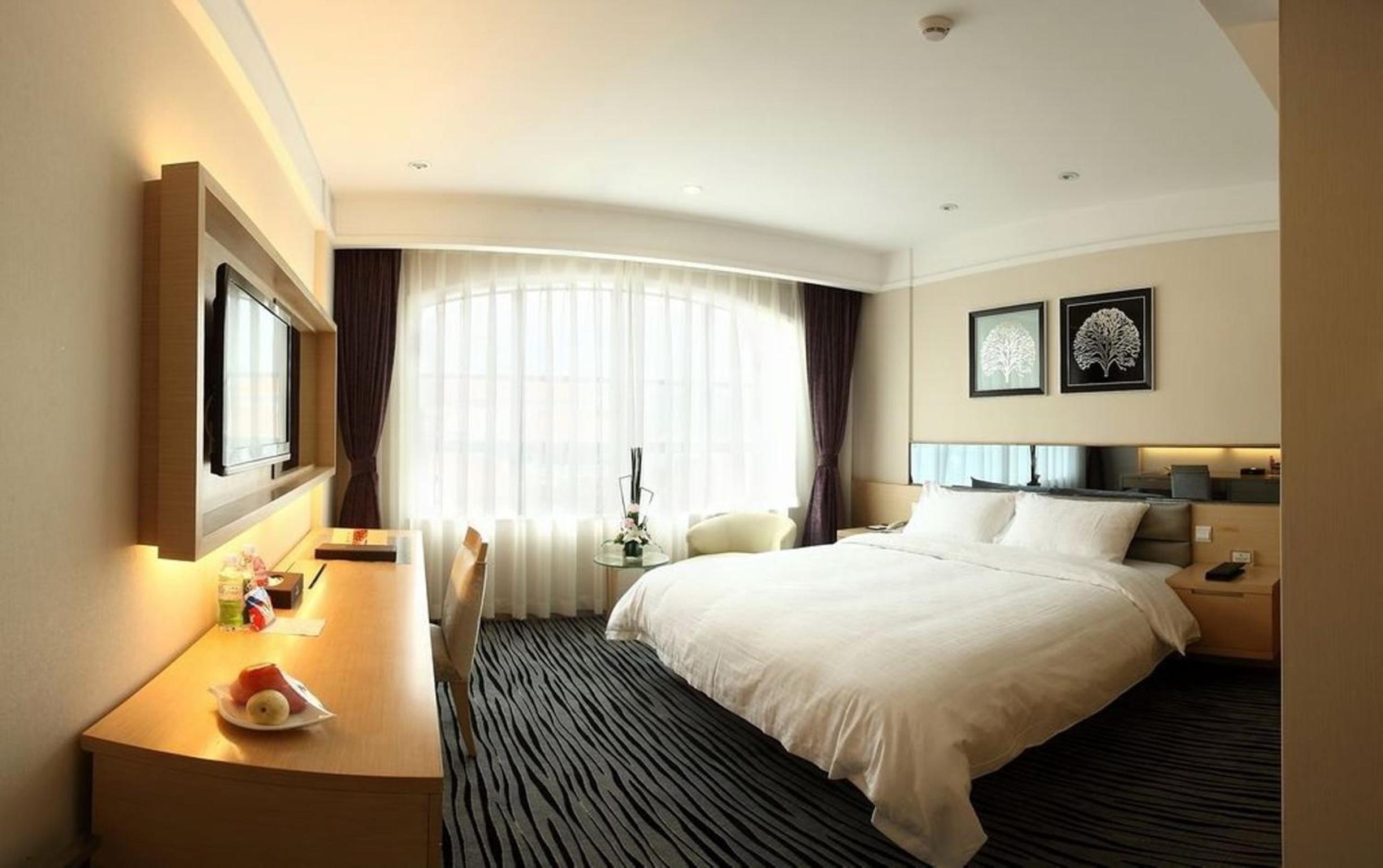 Business Queen Room