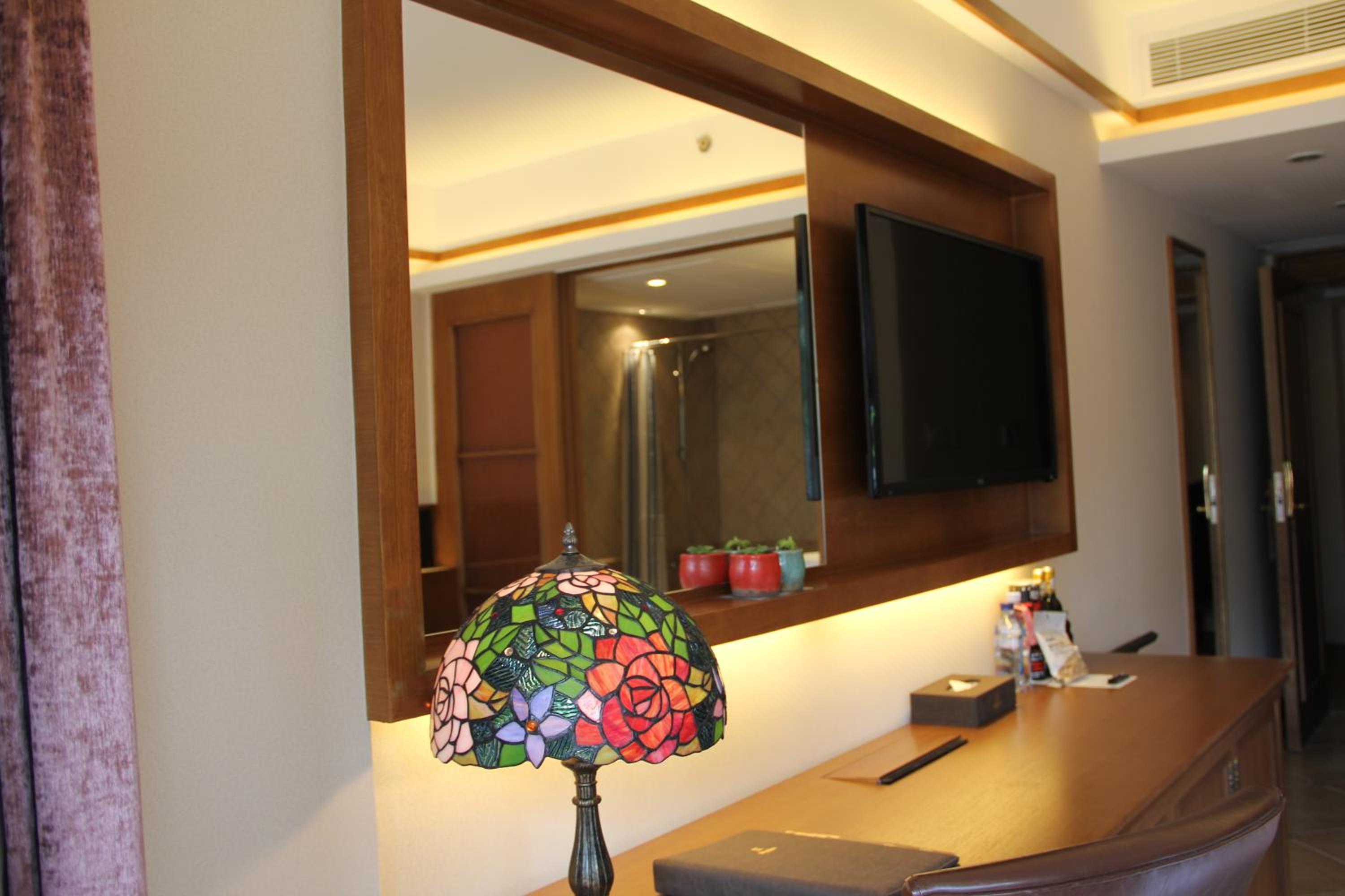 Double Room with Traditional Chinese Decoration