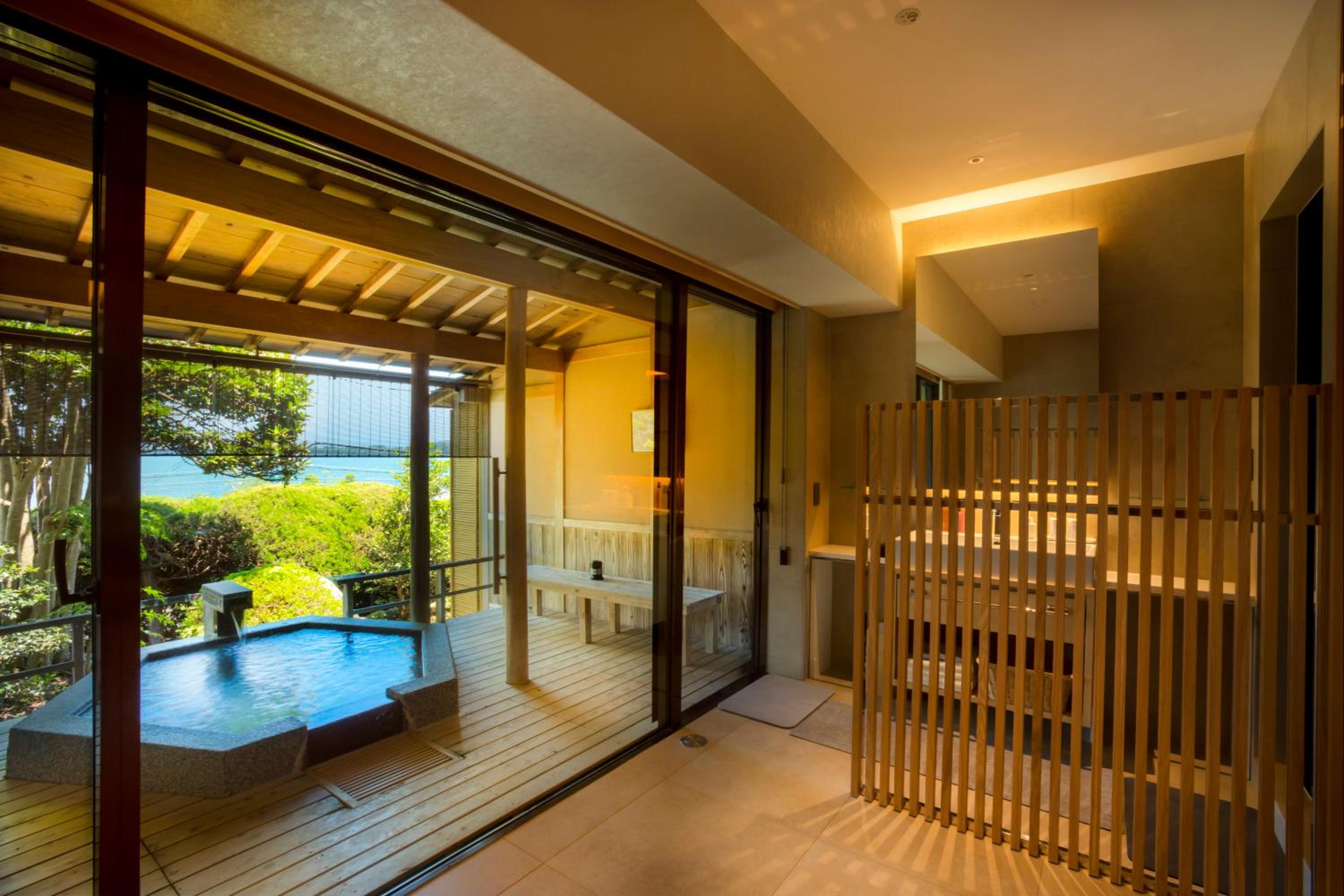 Twin Room with Private External Bathroom