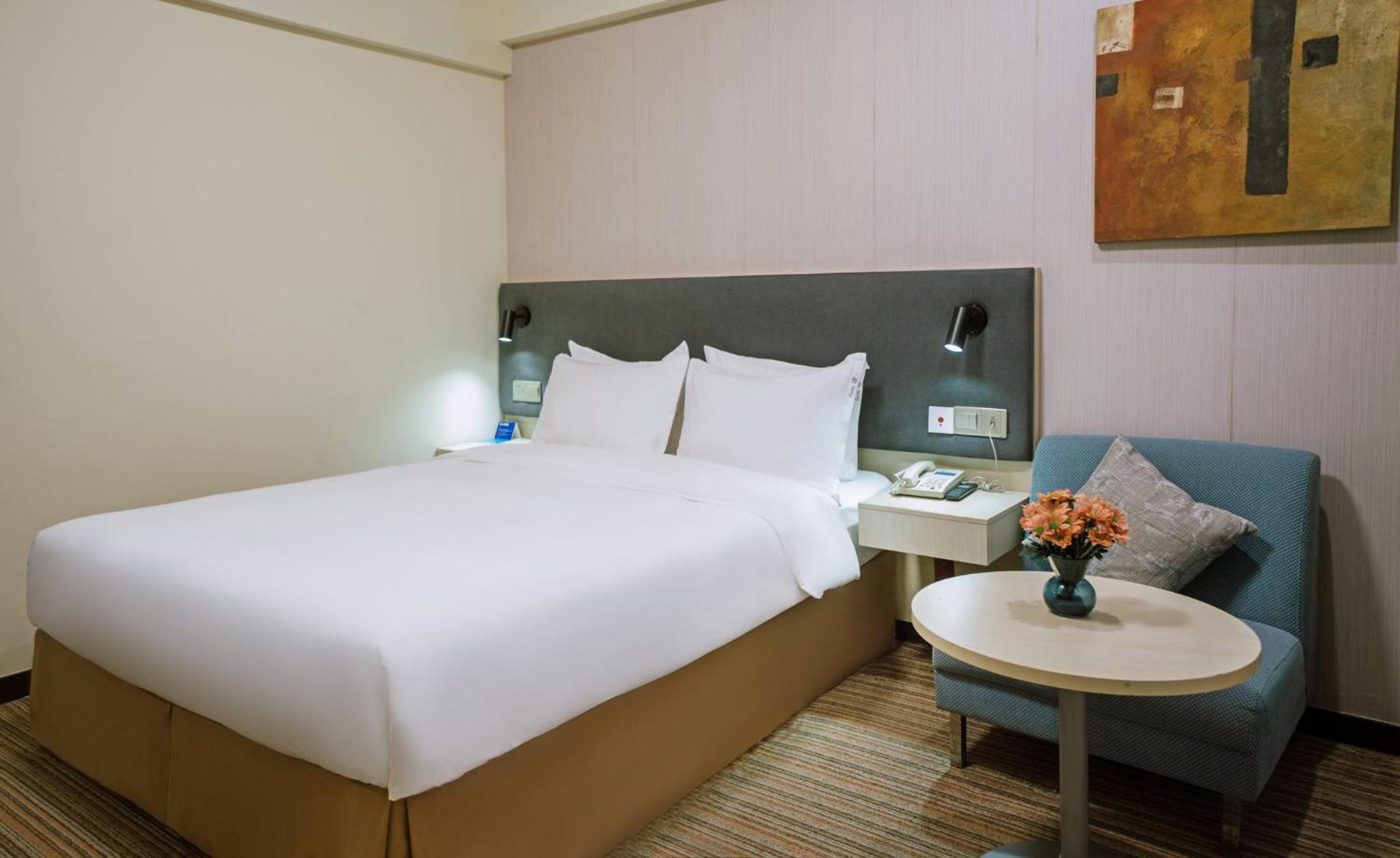 Queen Room - Accessible
