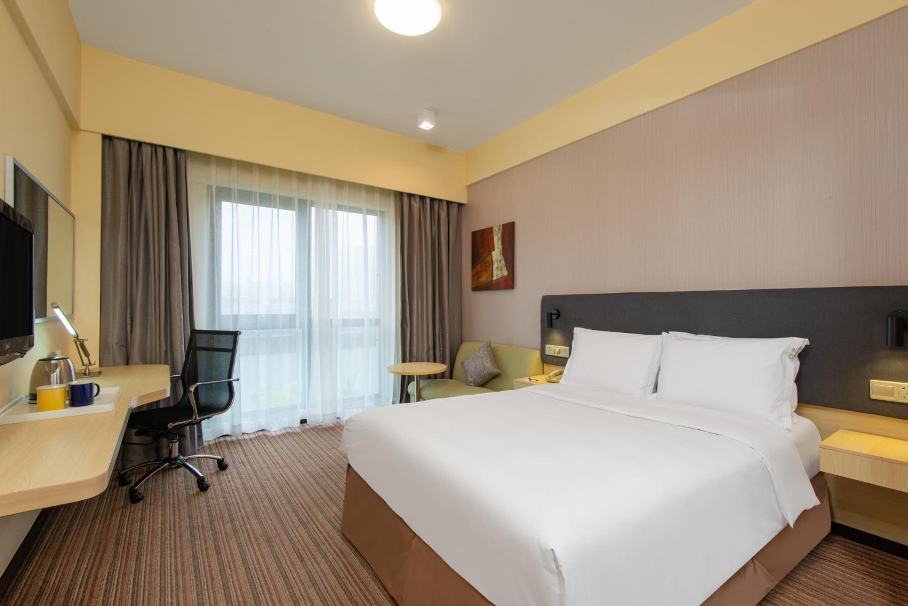 Queen Room - Accessible