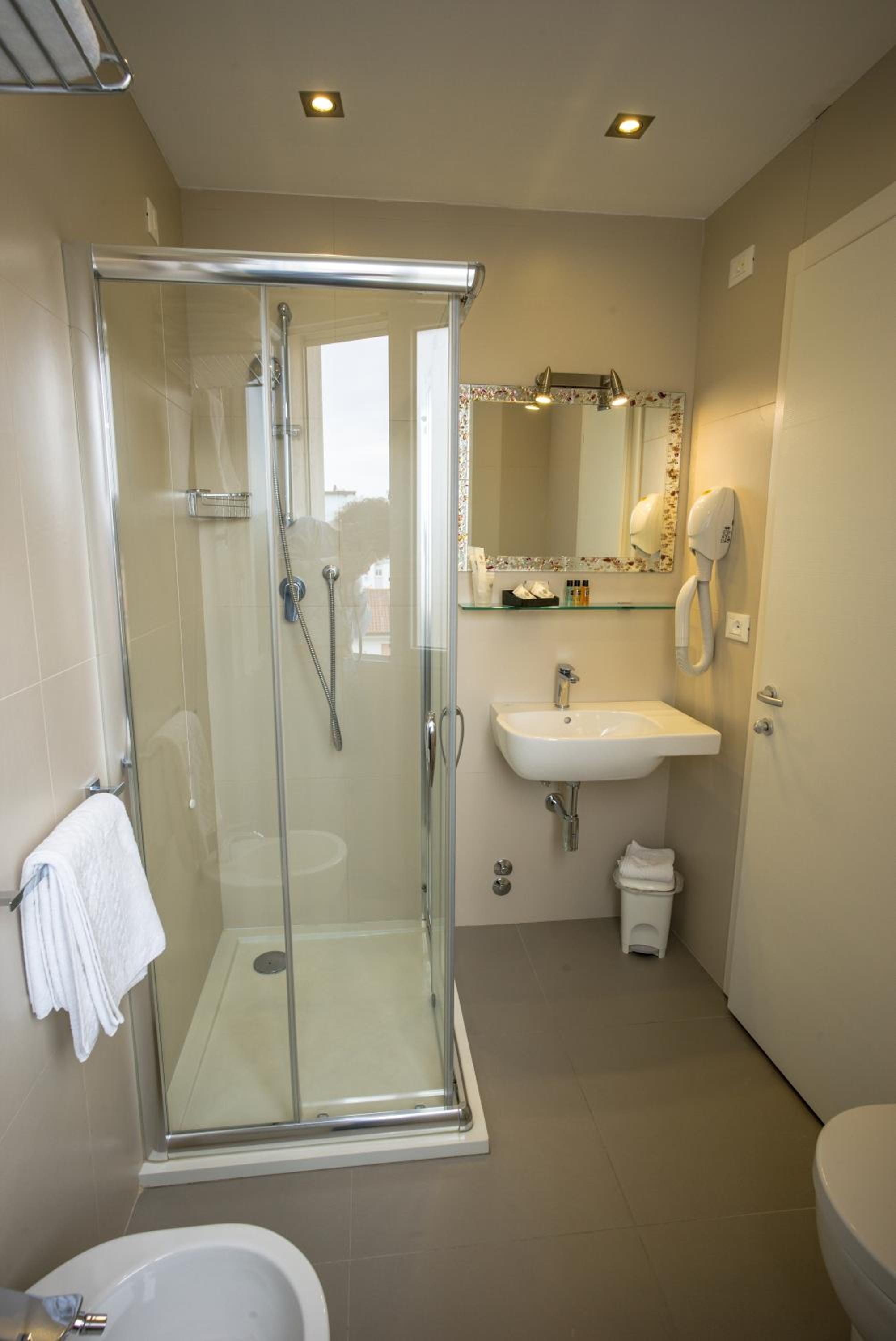 Deluxe Triple Room with Lateral Sea View