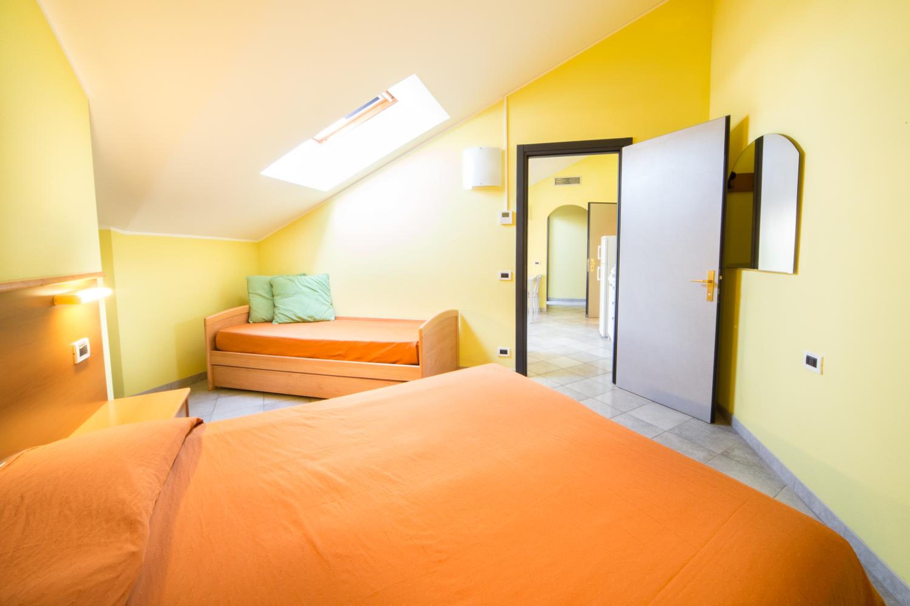 One-Bedroom Apartment (5 Adults)