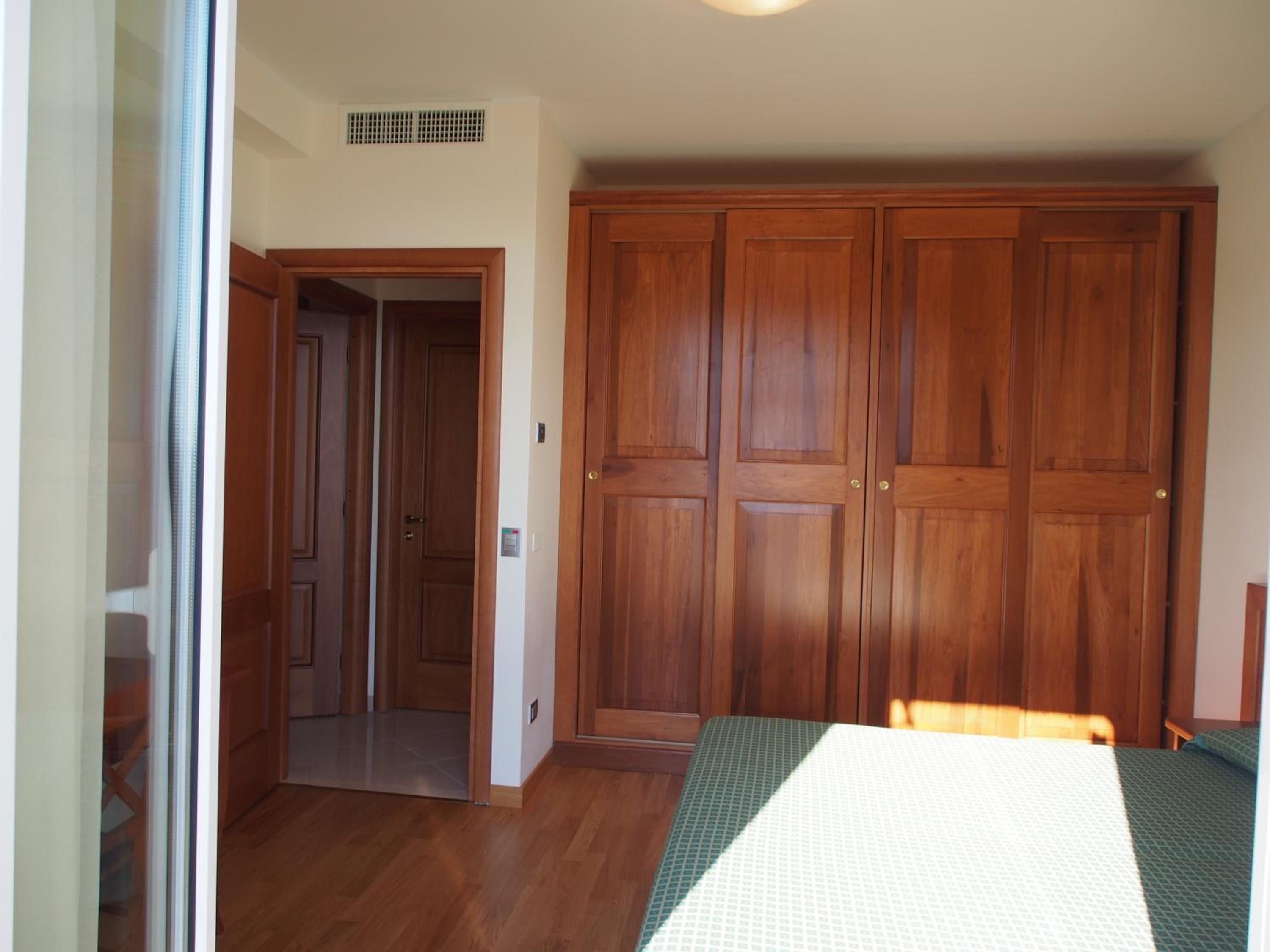 Superior One-Bedroom Apartment with Partial/Side Sea View