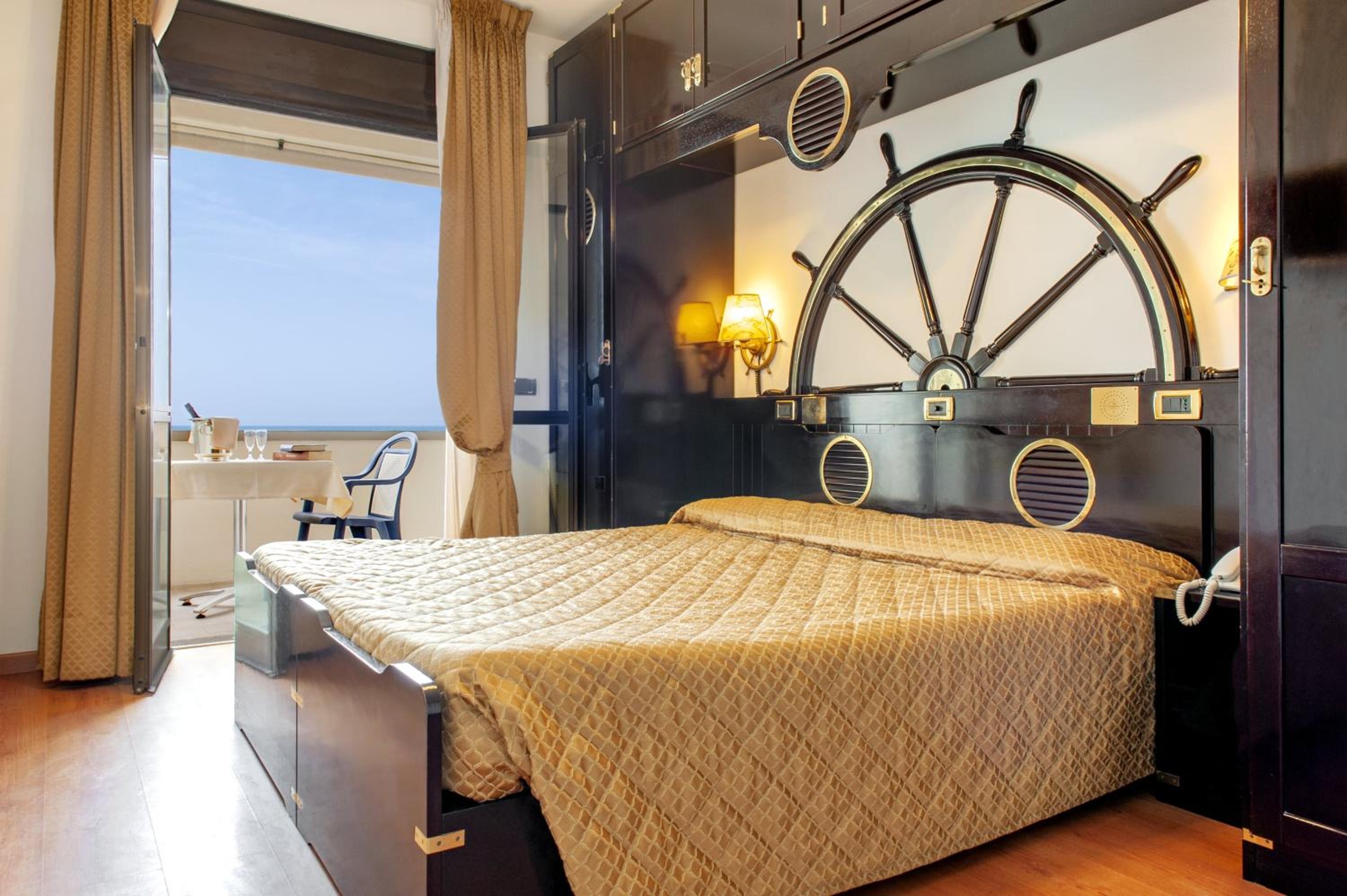 Superior Double Room with Balcony and Sea View