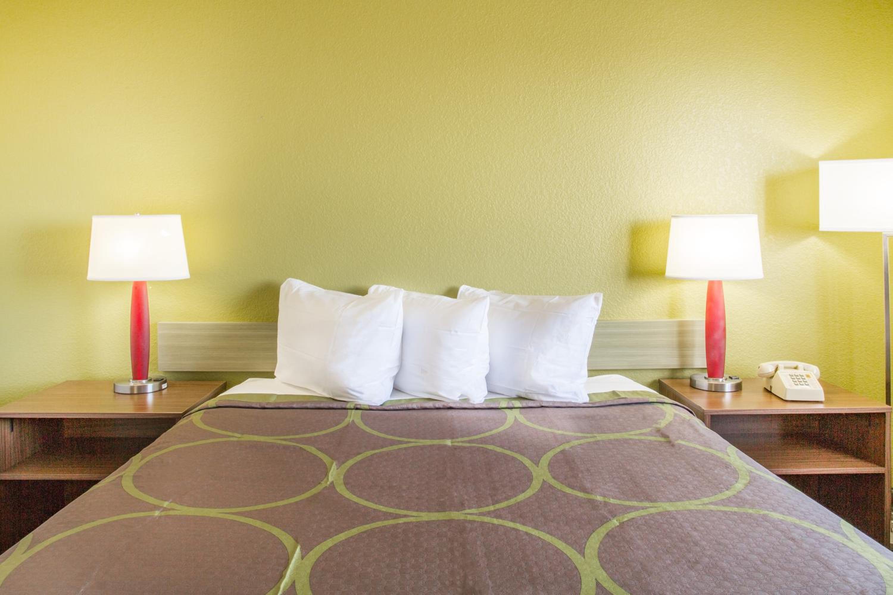 Queen Room - Disability Access/Non-Smoking