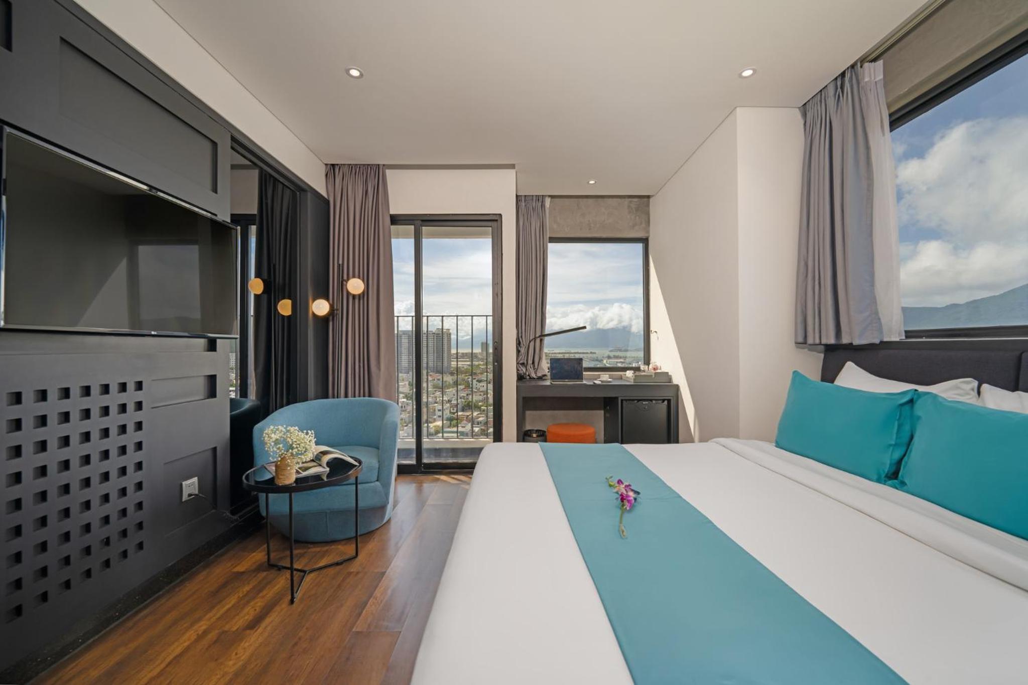 Deluxe Double Room with City View