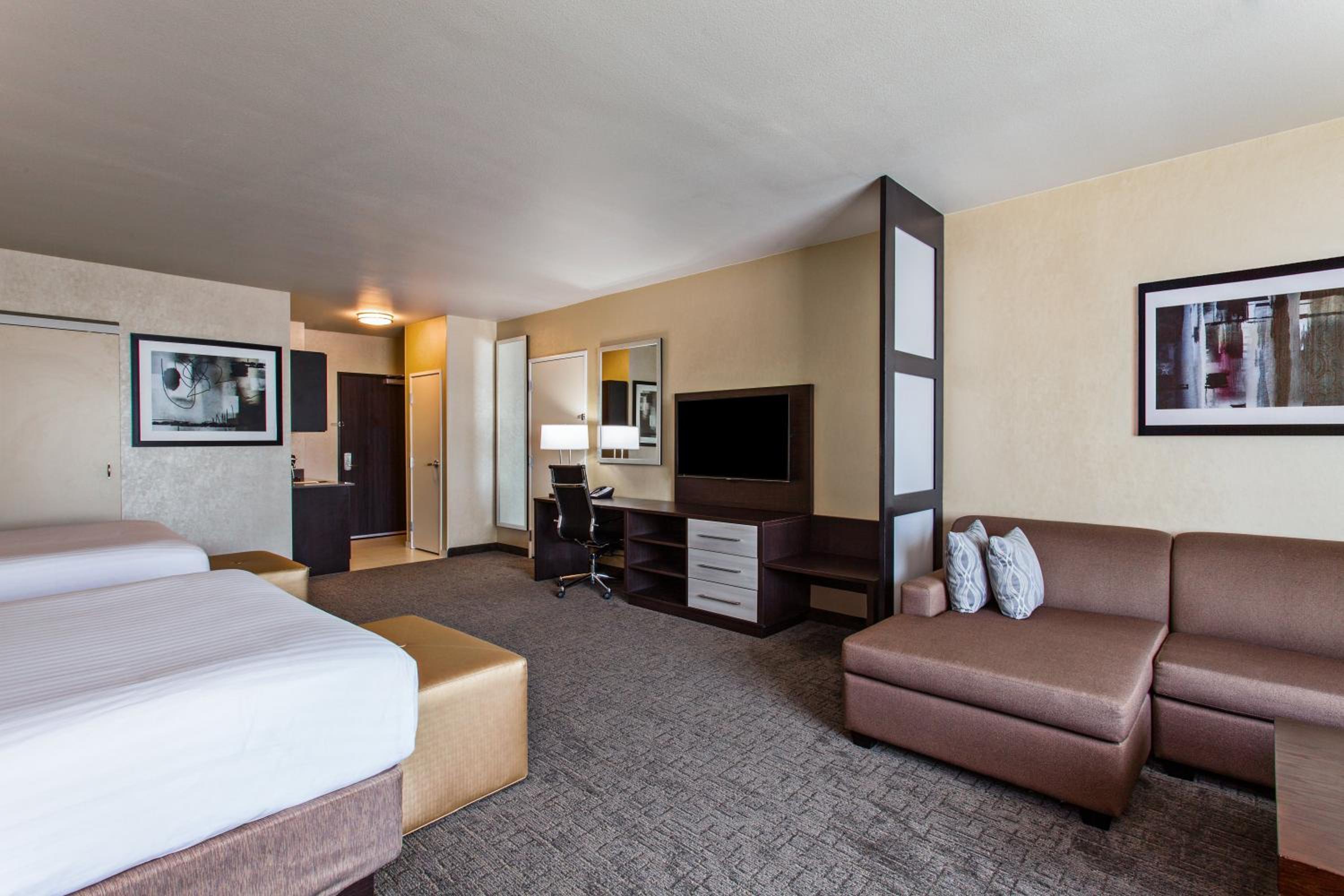 One-Bedroom Twin Suite