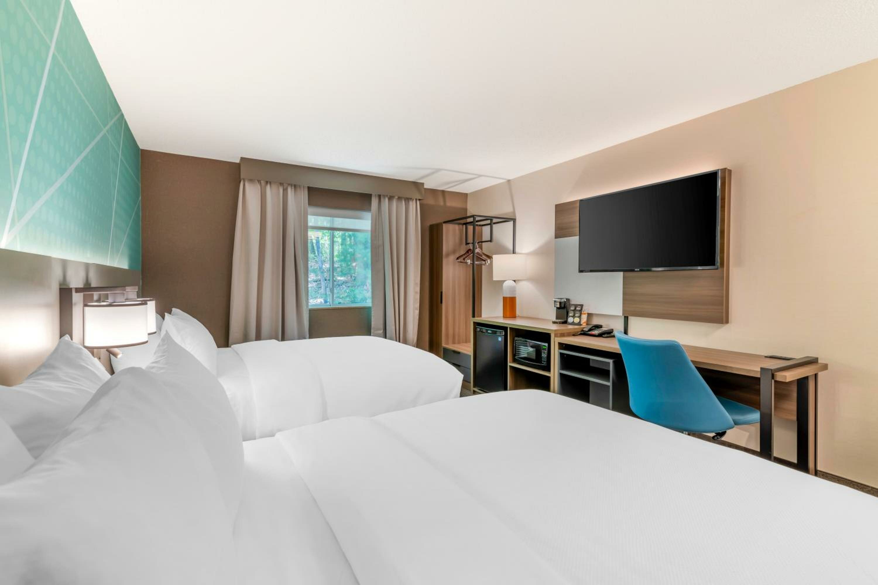 Queen Room with Two Queen Beds - Non Smoking