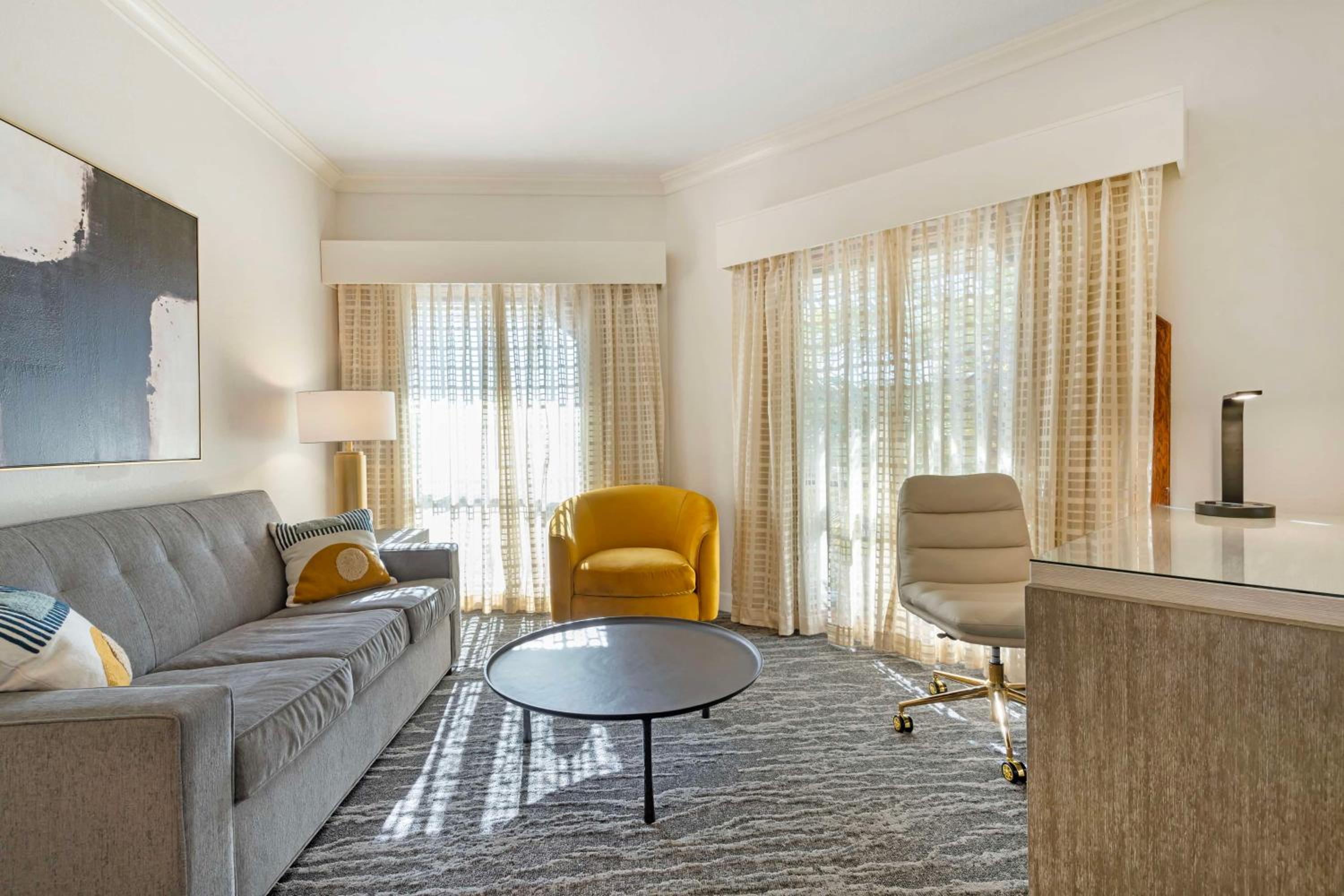 Deluxe King Room - Non Smoking