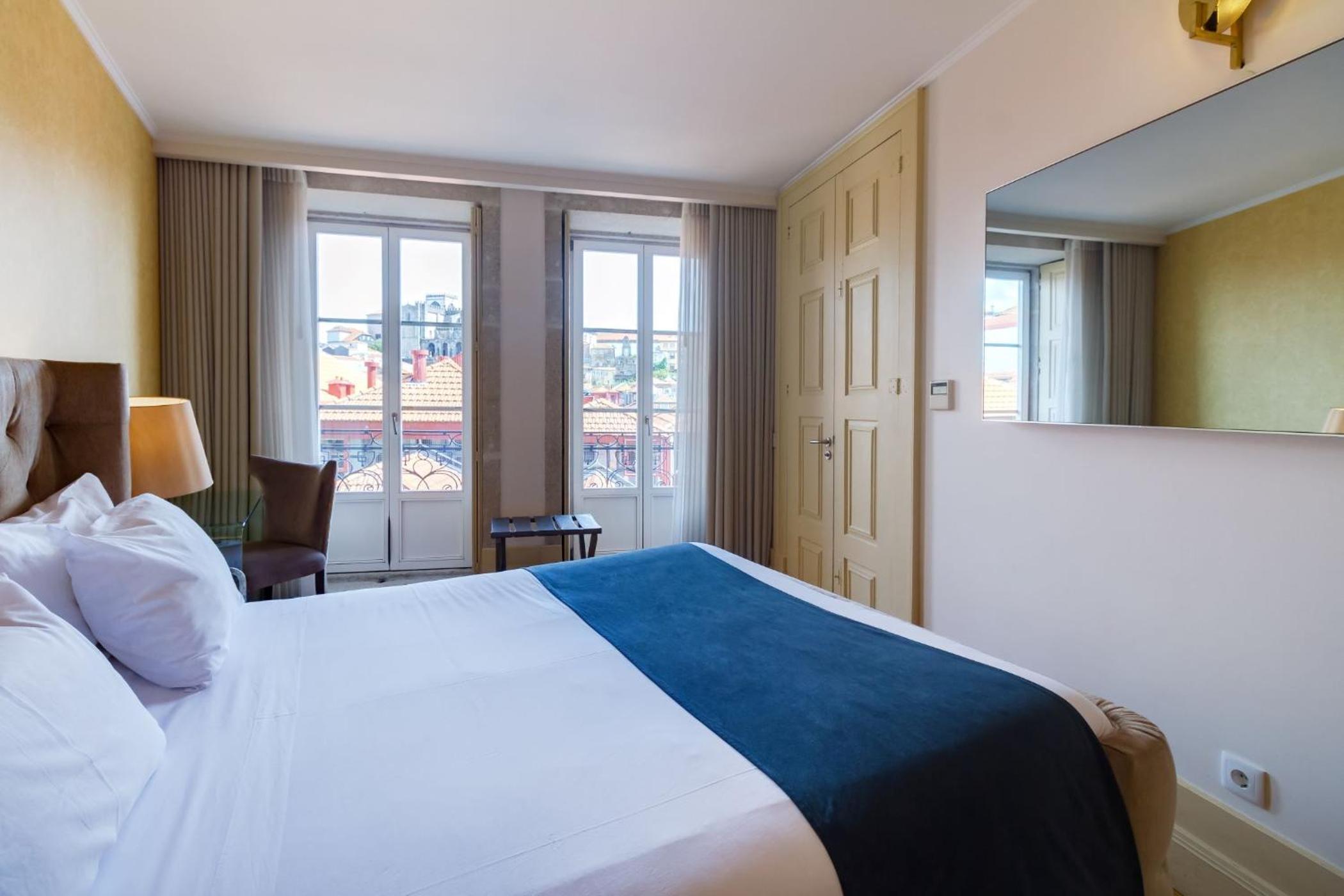 Deluxe Apartment with City View