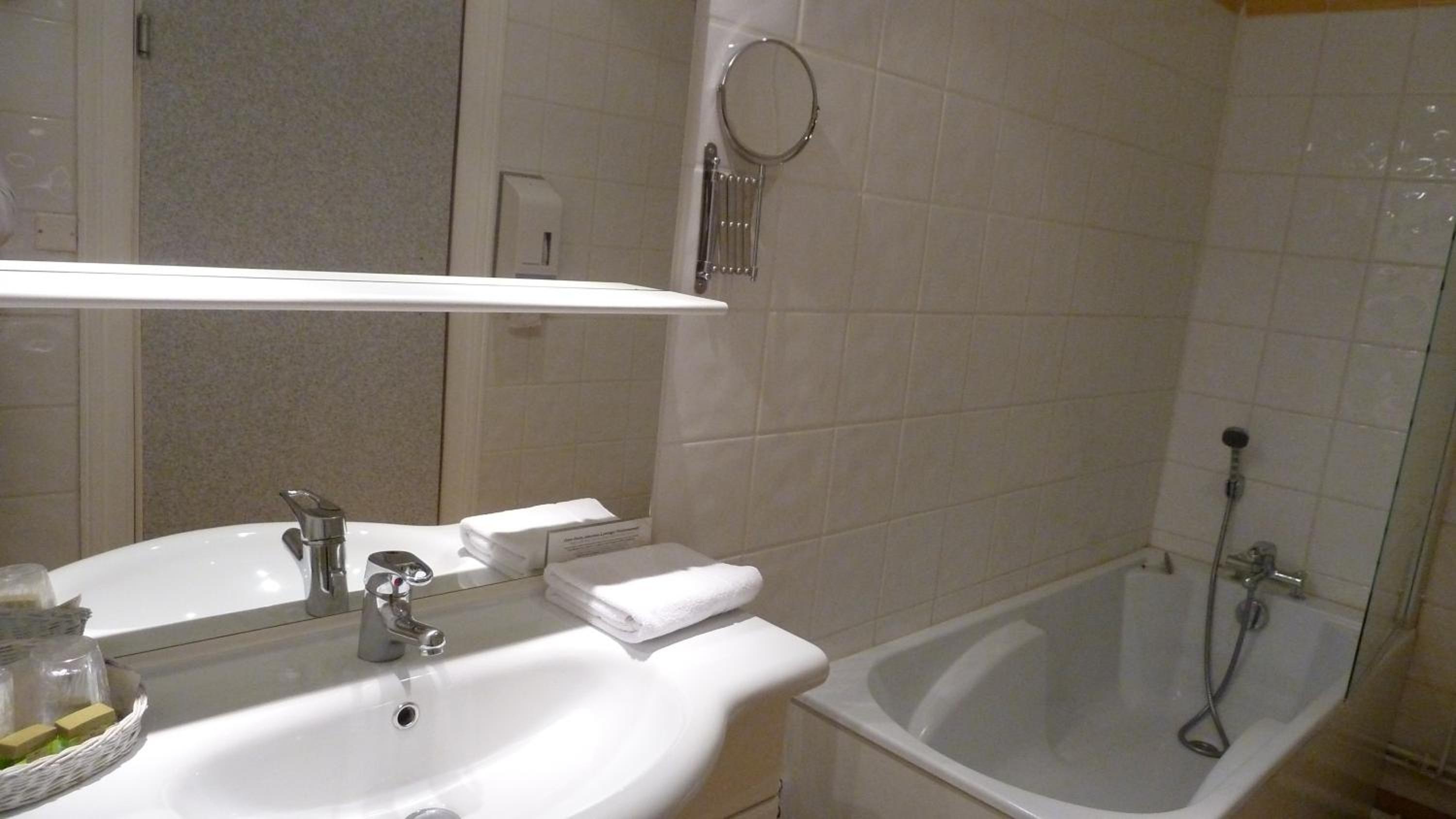 Comfort Twin Room with Bathroom