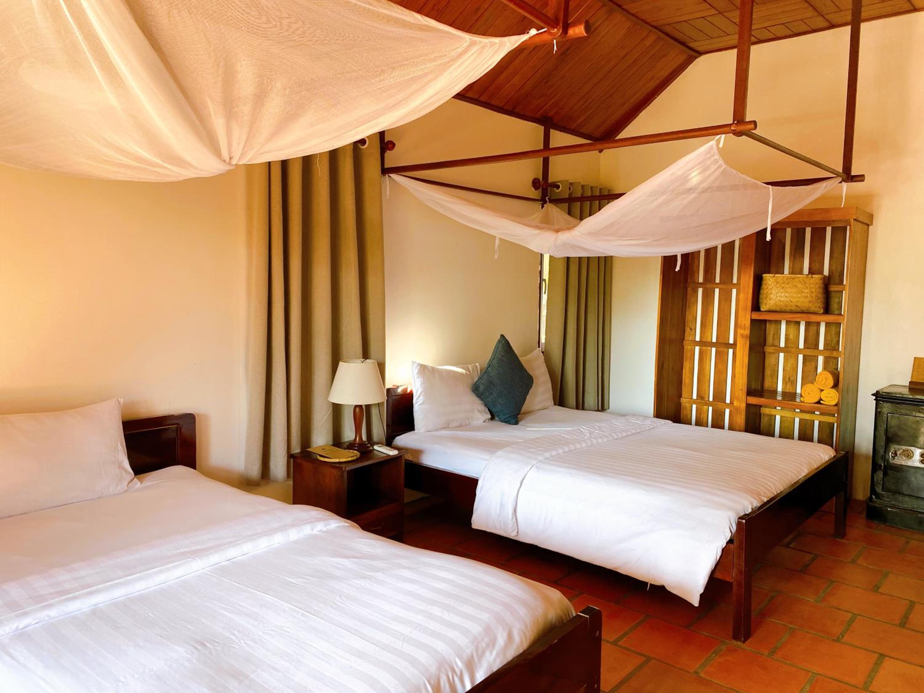 Bungalow with Garden View