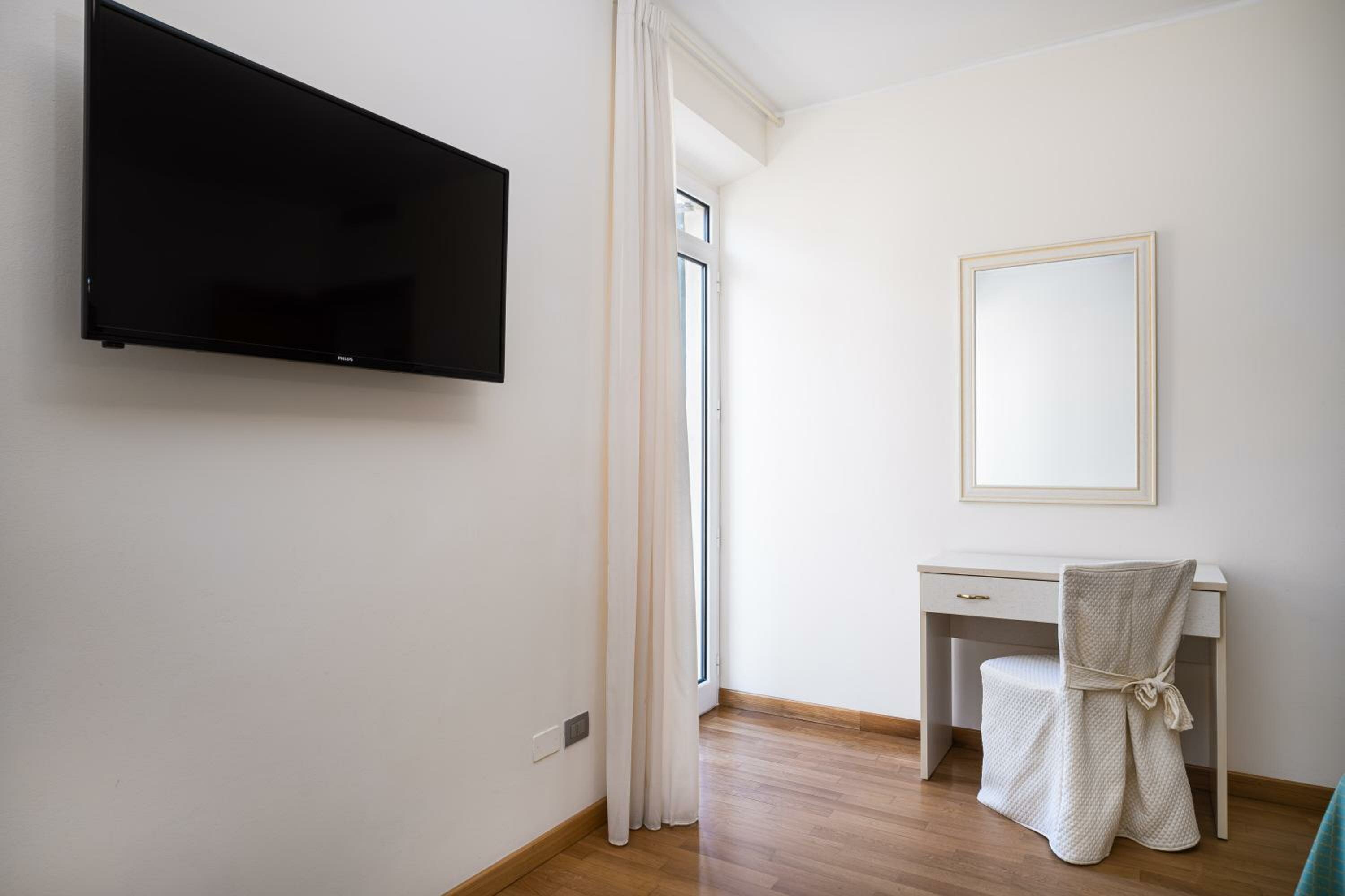  One-Bedroom Apartment with City View