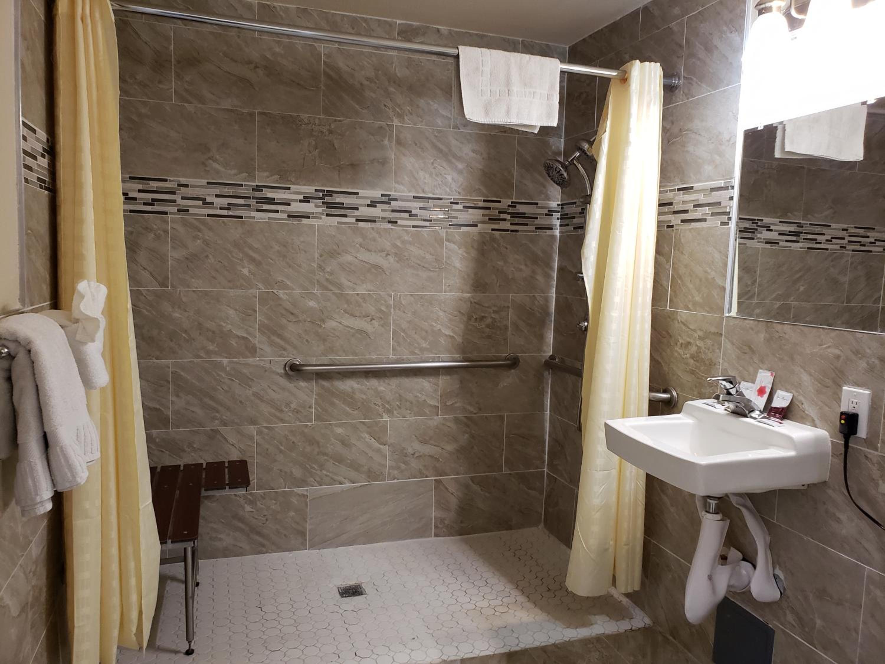 Double Room with Two Double Beds - Disability Access