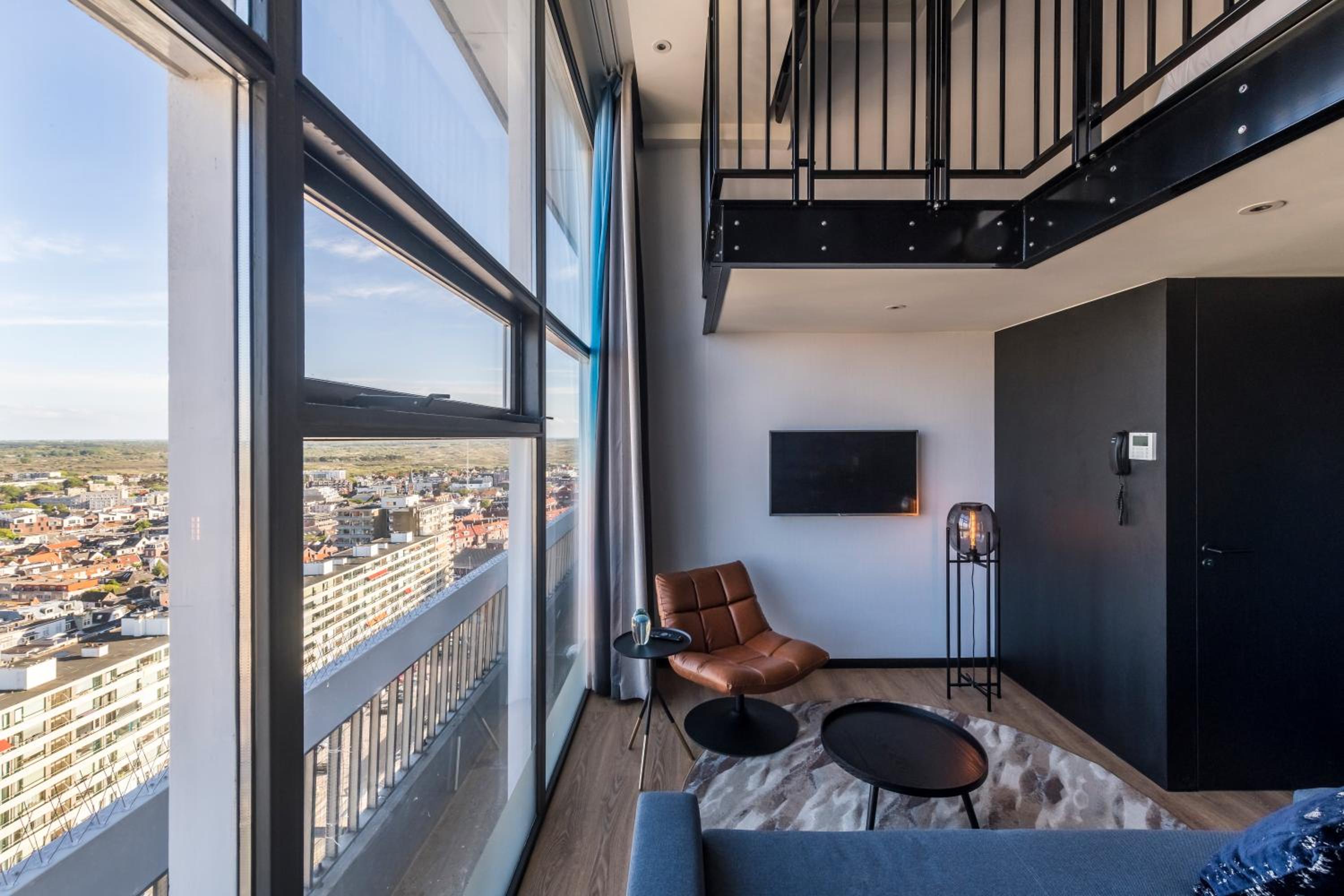 Loft 18K5 with shower and view over Zandvoort