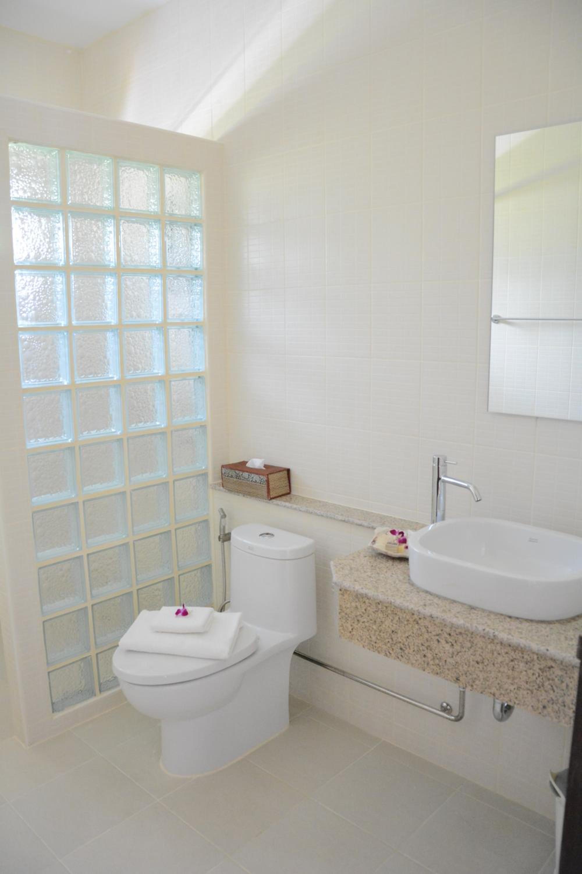 Villa with Garden View