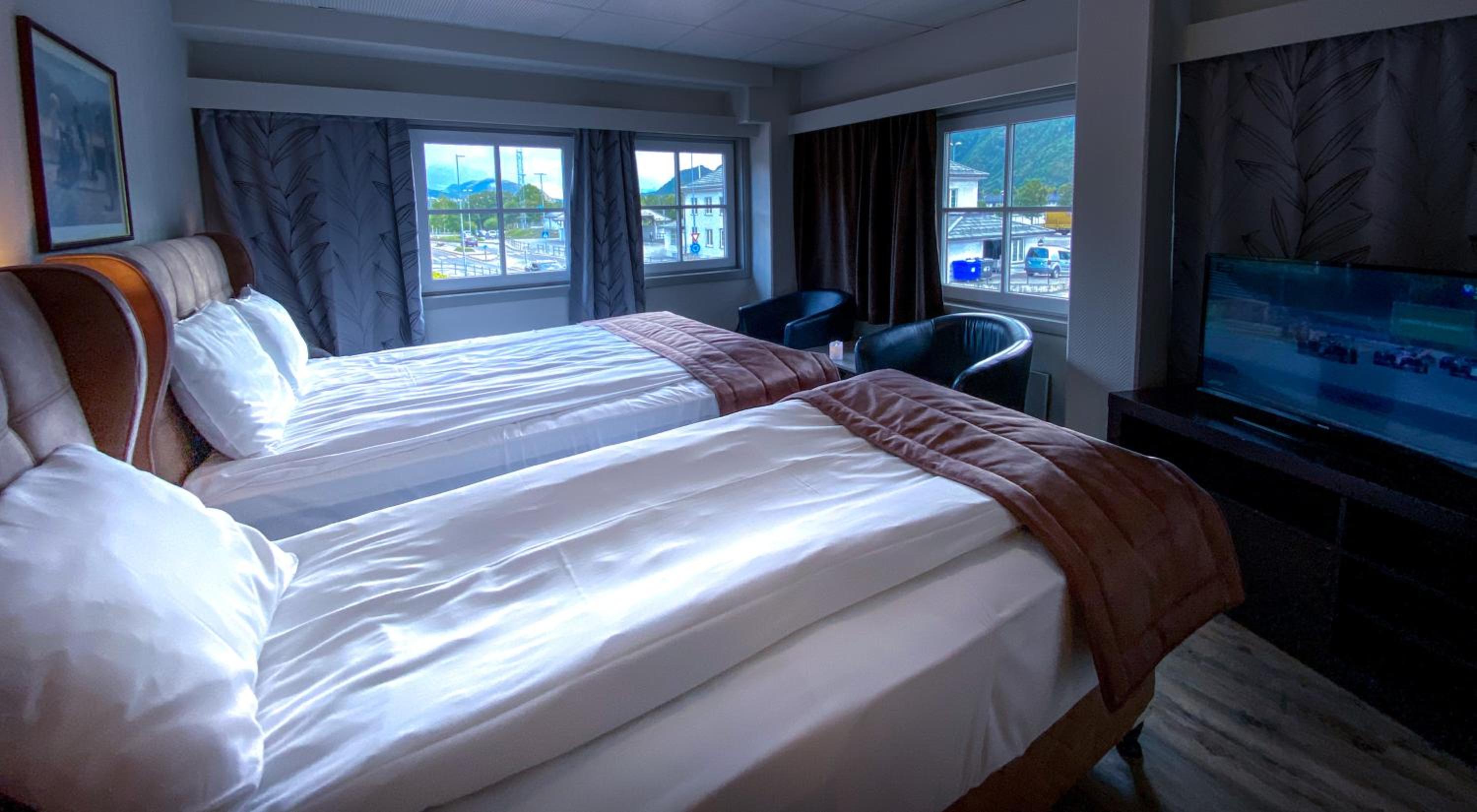 Deluxe Double Room (2 Adults + 1 Child)