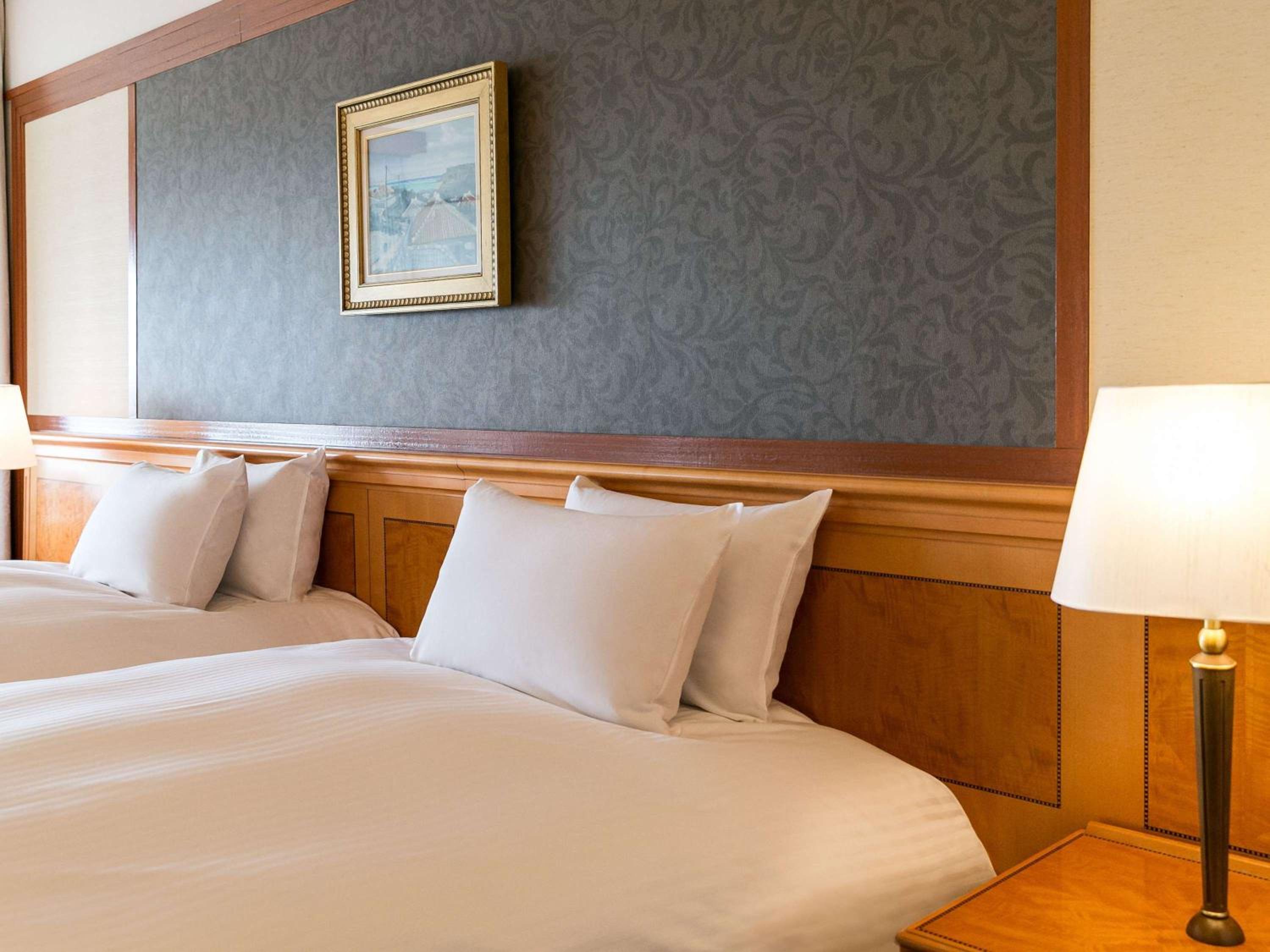 Executive Two-Bedroom Suite with Four Single Beds 