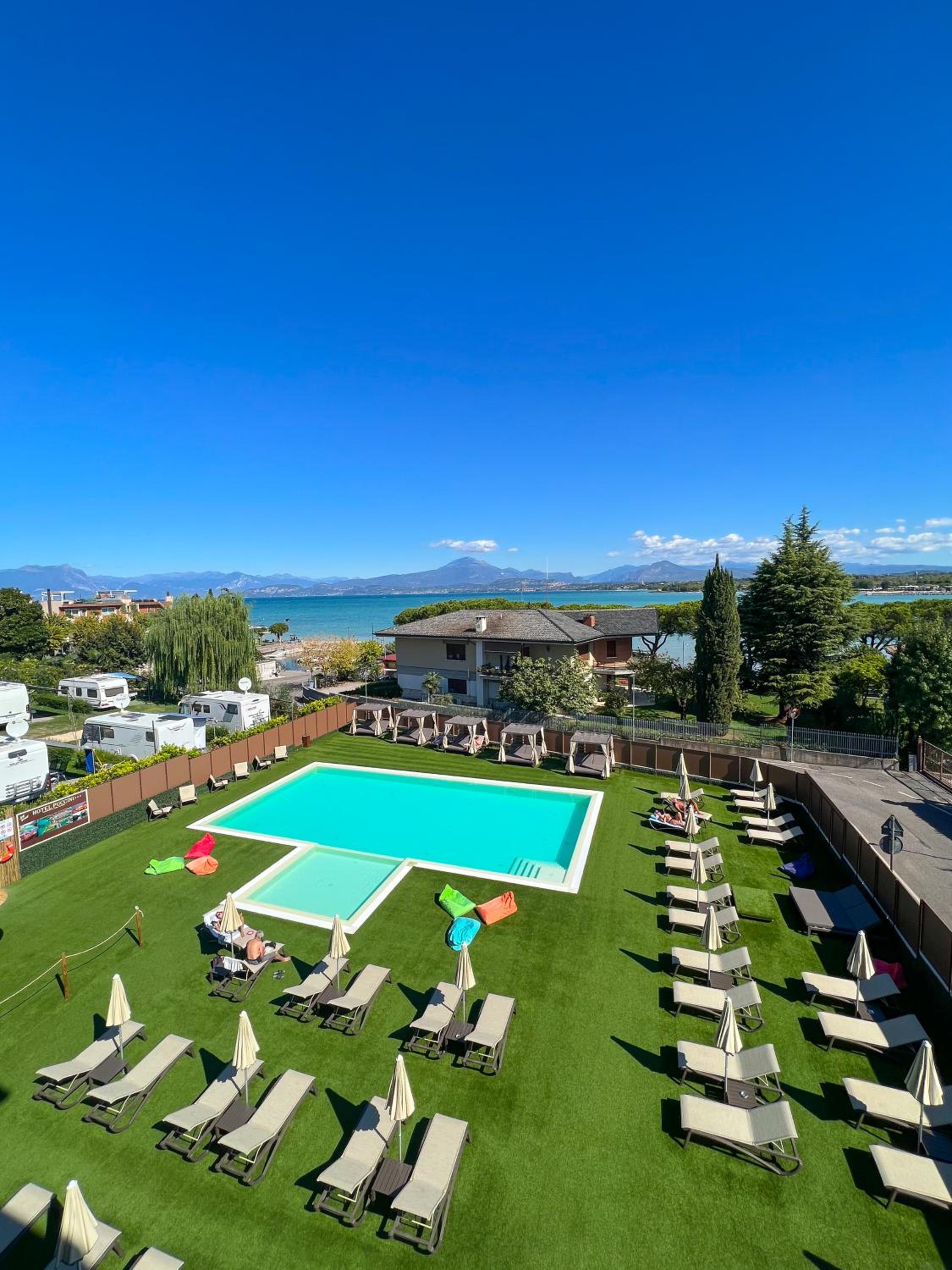 Deluxe Double Room with Front Lake View