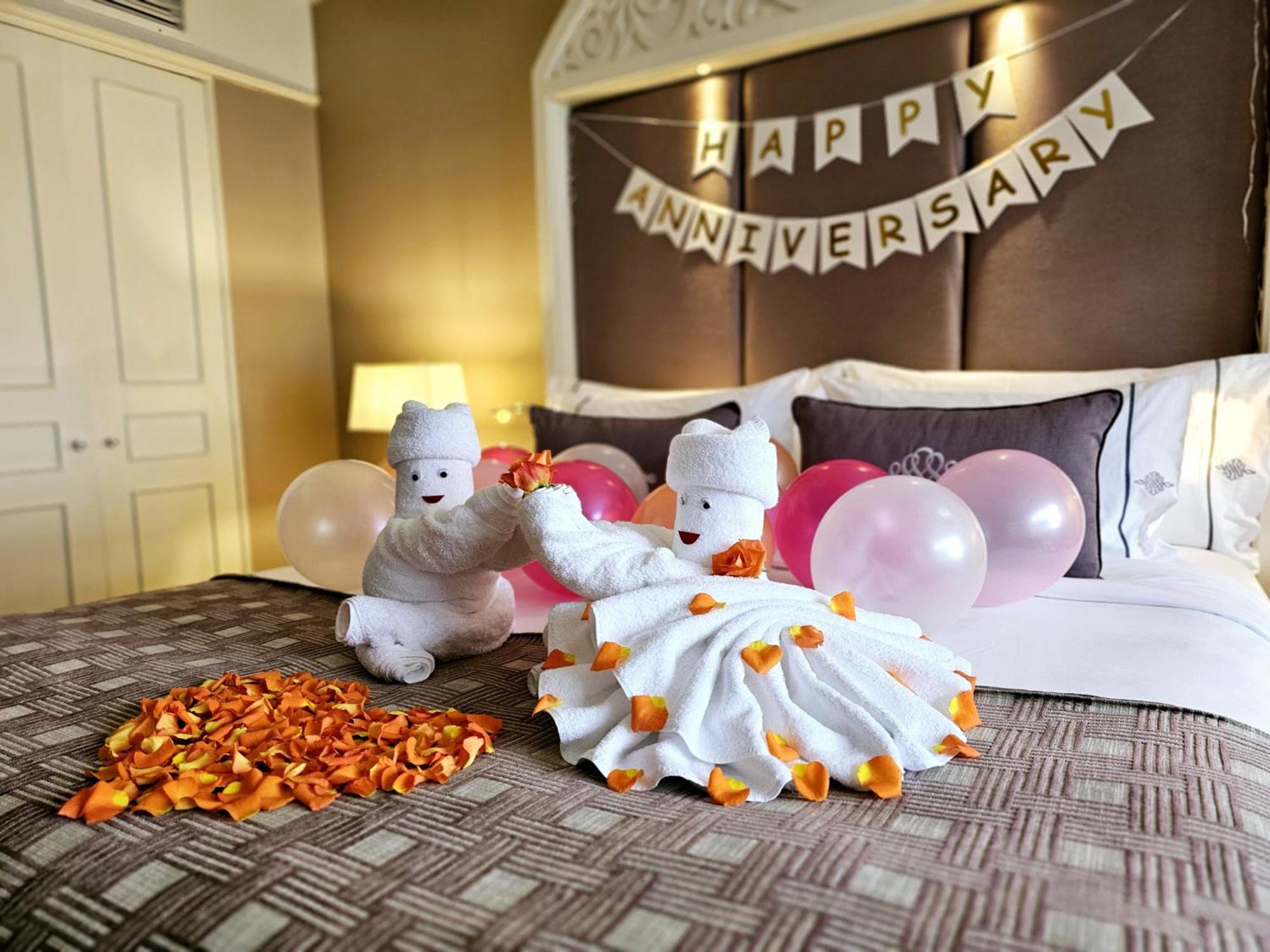 Honeymoon Suite