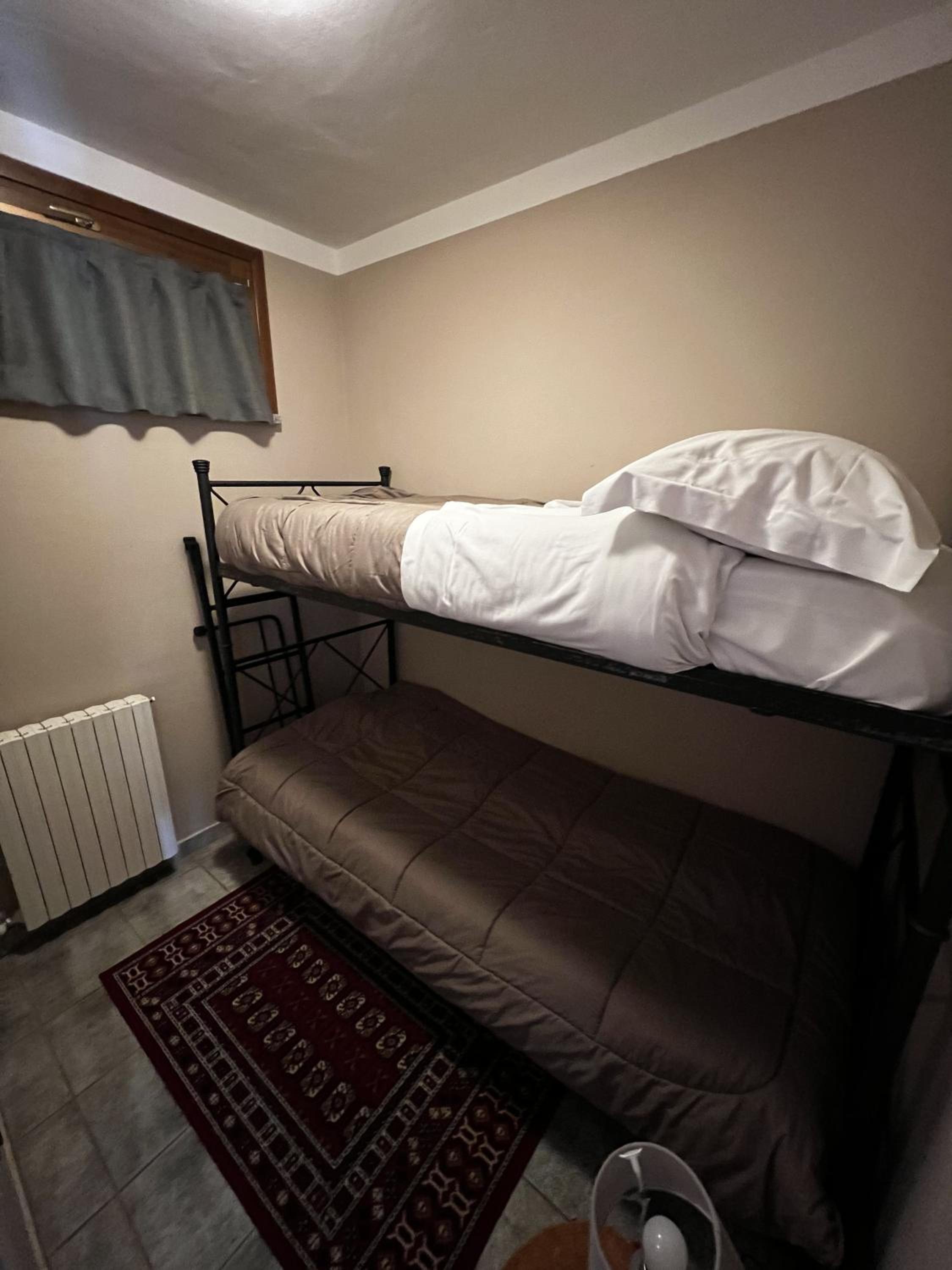 Two-Bedroom Apartment with Balcony and Mountain View