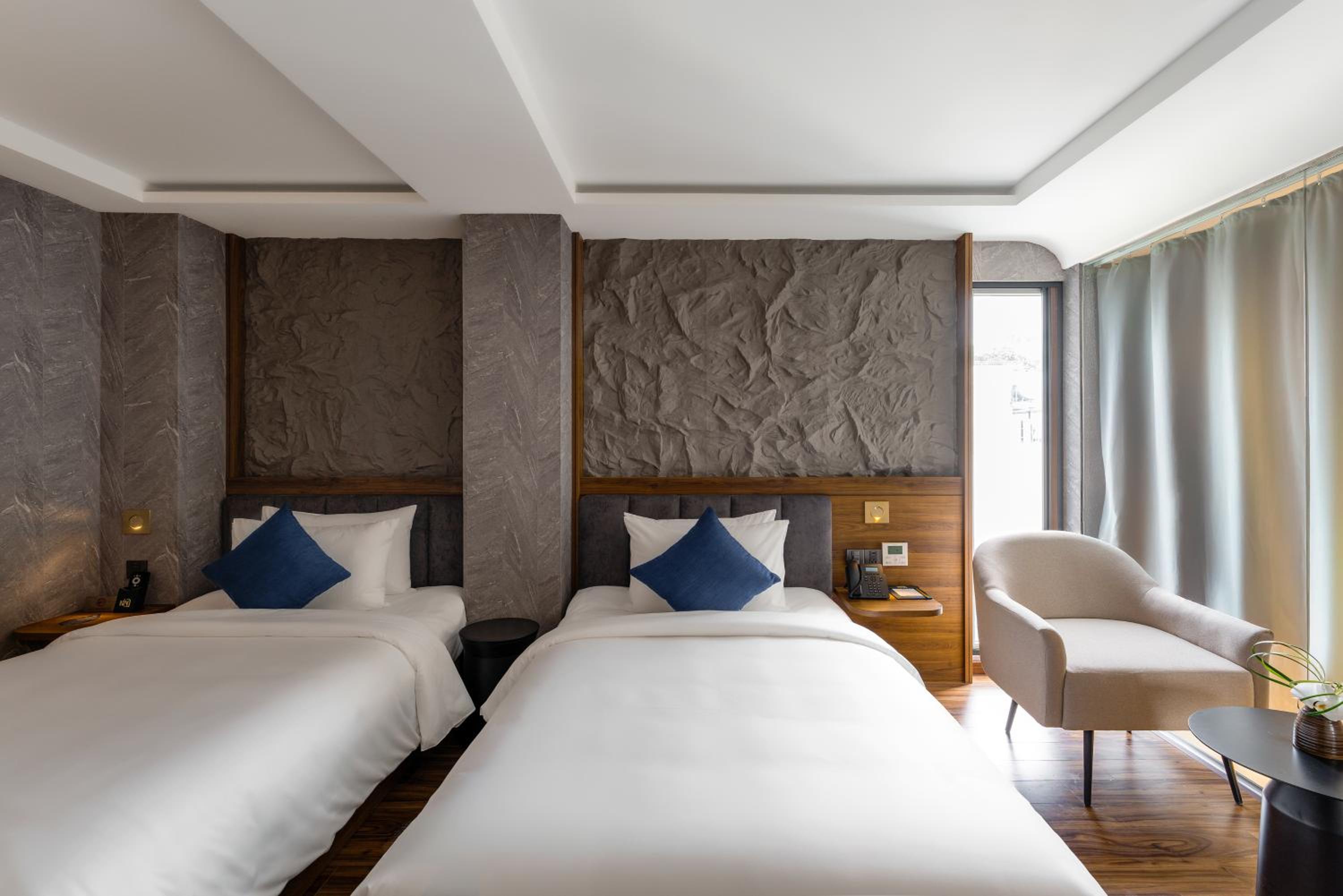 Premier Twin City View