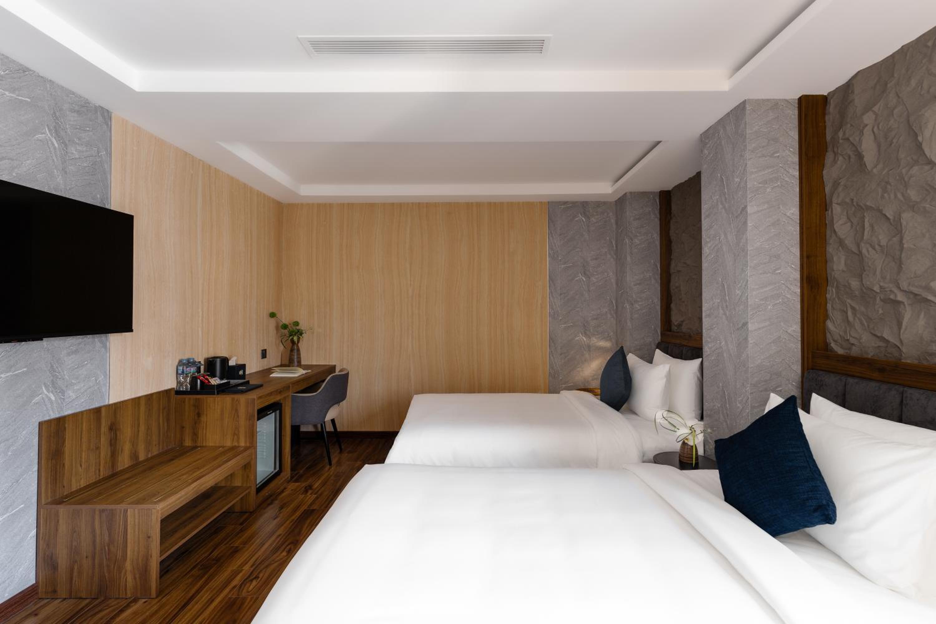 Premier Twin City View