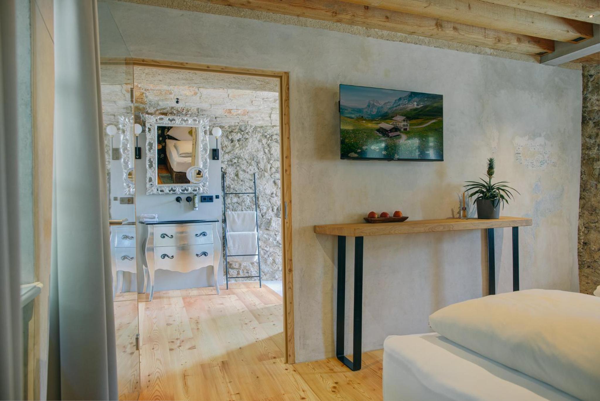 Suite with Mountain View